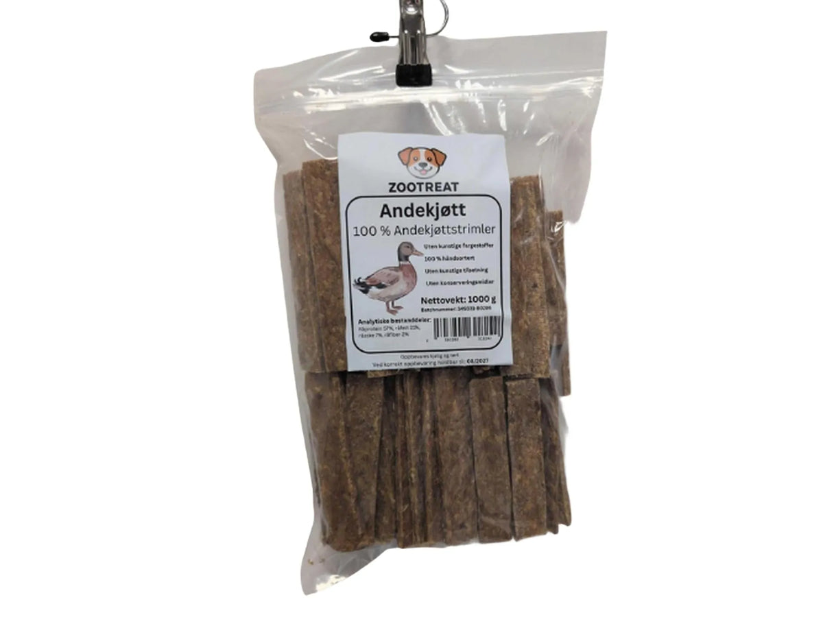 Gjennomsiktig pose med brune andekjøttstrimler for hund og katt, 1000g, med Zootreat-etikett.