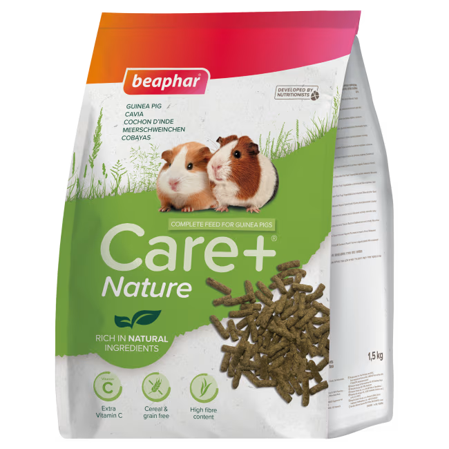 Beaphar CARE+ Nature Marsvinfôr 1,5 kg pose med to marsvin og fôrpellets.
