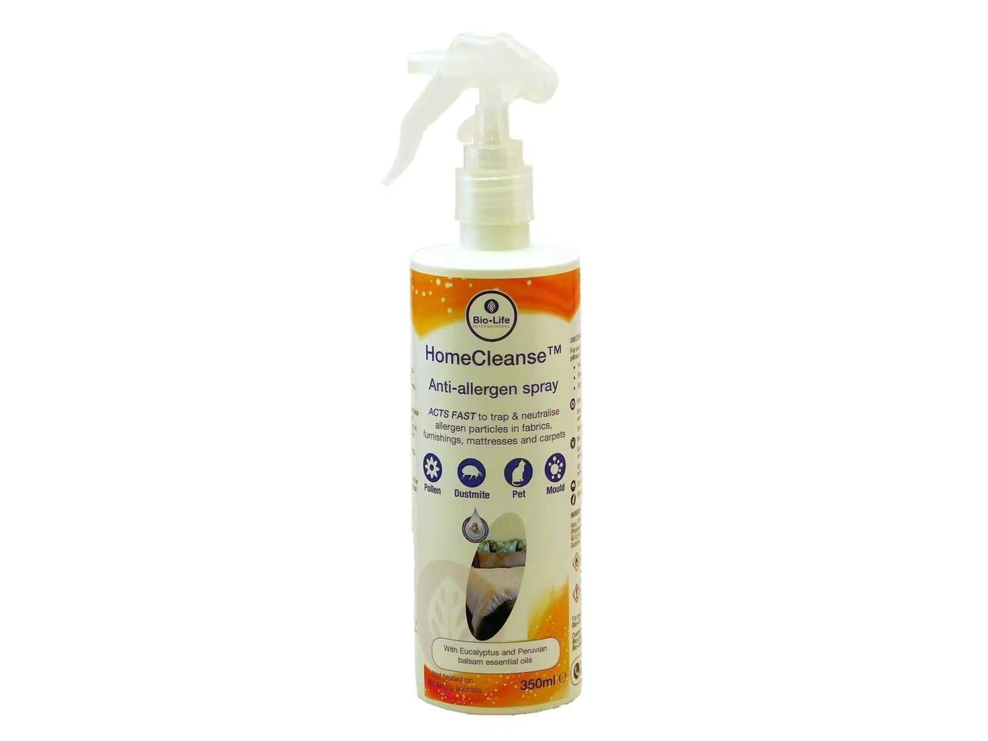 Hvit Bio-Life HomeCleanse anti-allergen sprayflaske, 350 ml, med oransje og blå etikett.