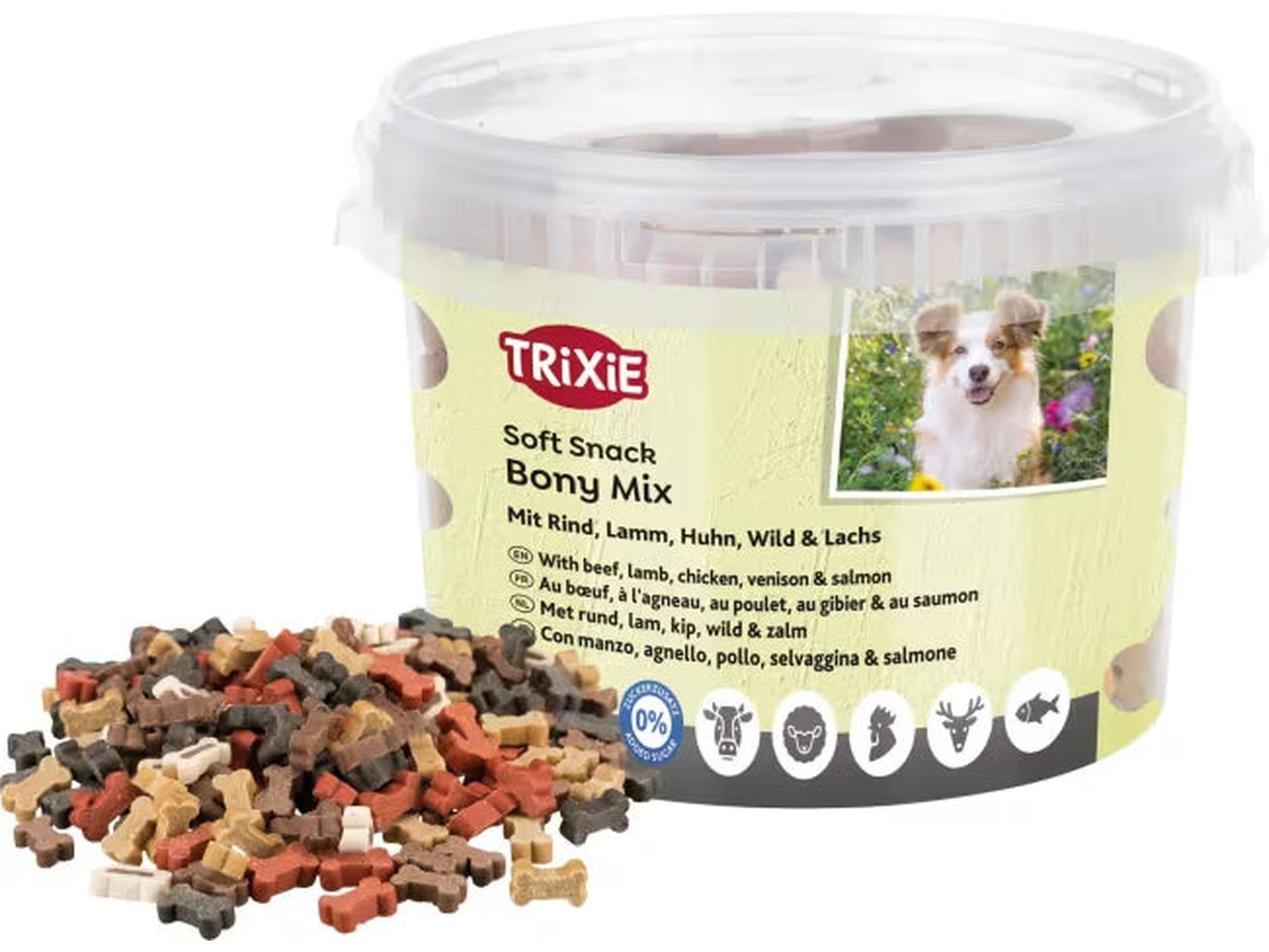 Trixie Soft Snack Bony Mix hundegodbit i en stor, gjennomsiktig bøtte med diverse beinformede snacks.