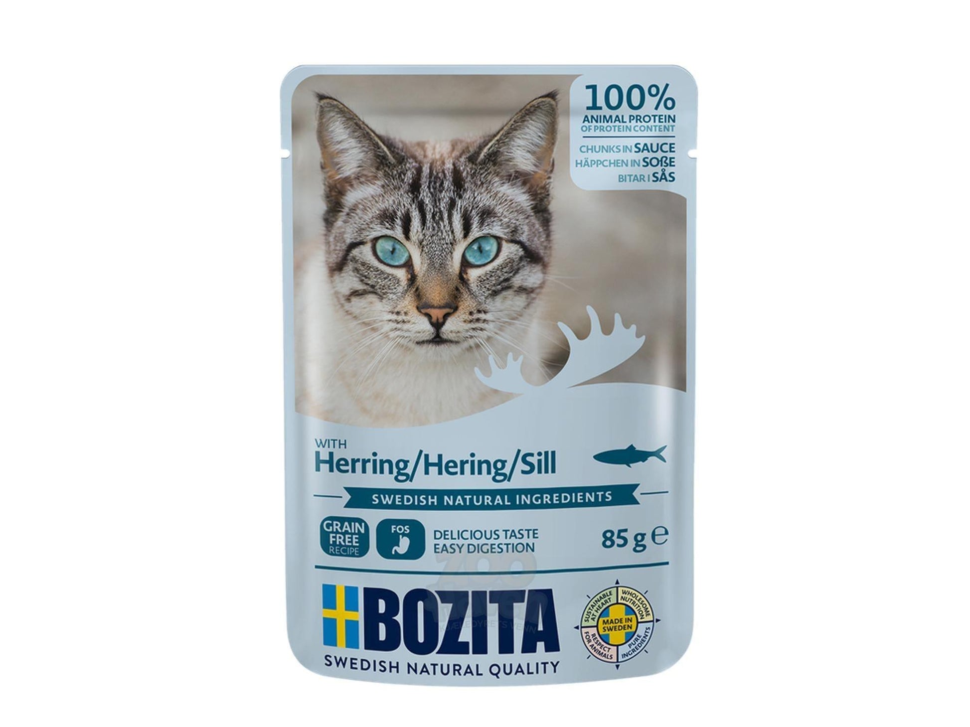 Bozita Herring Chunks in Sauce våtfôr for katt, 85g pose med bilde av en gråstripet katt.