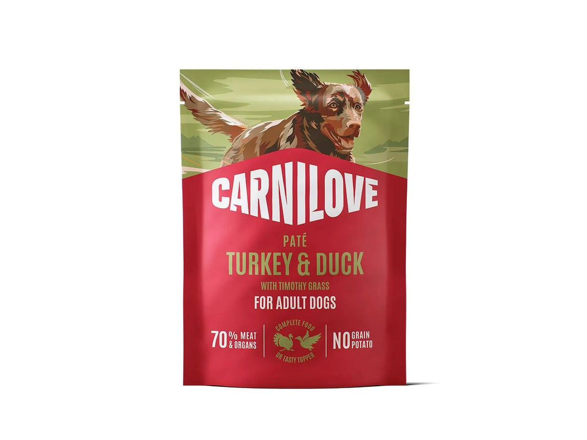 Carnilove Dog Pouch Paté Turkey & Duck with Timothy Grass 300g, rød pose med hundemotiv.