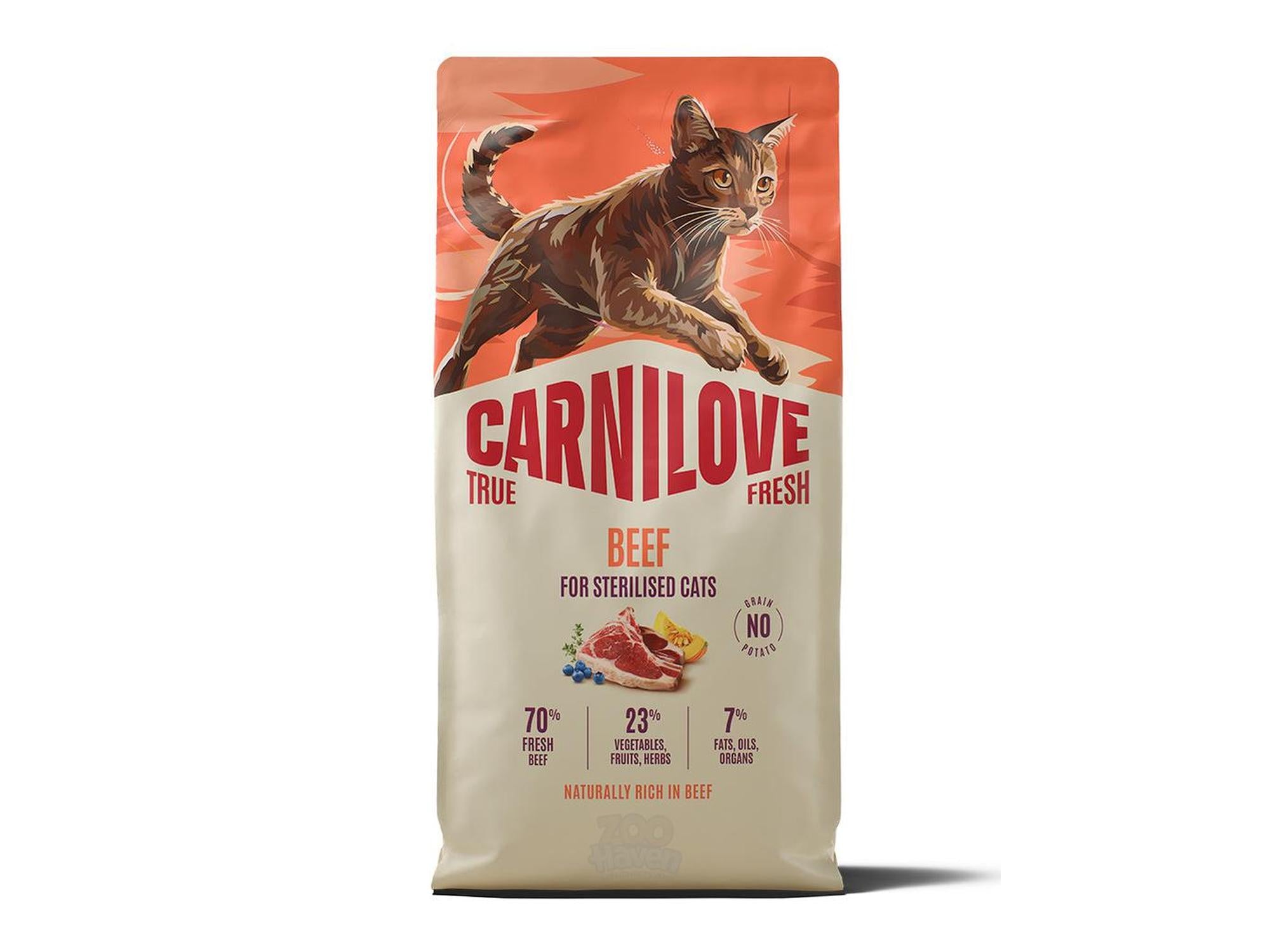 Carnilove True Fresh Beef for Sterilised Cats tørrfôr i en hvit og oransje pose med kattemotiv.