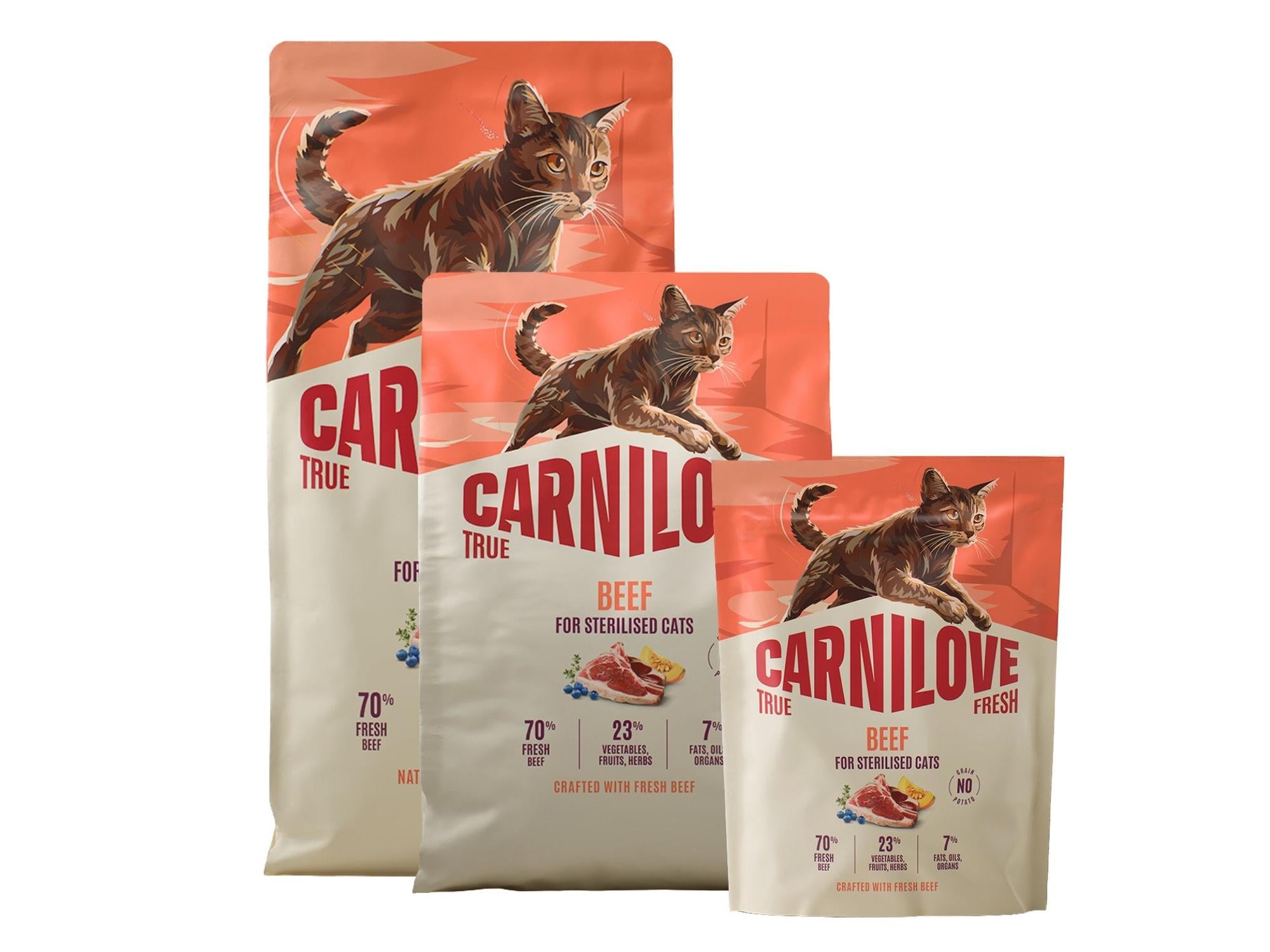 Tre Carnilove True Fresh Beef tørrfôrposer for steriliserte katter med bilde av katt og ingredienser.