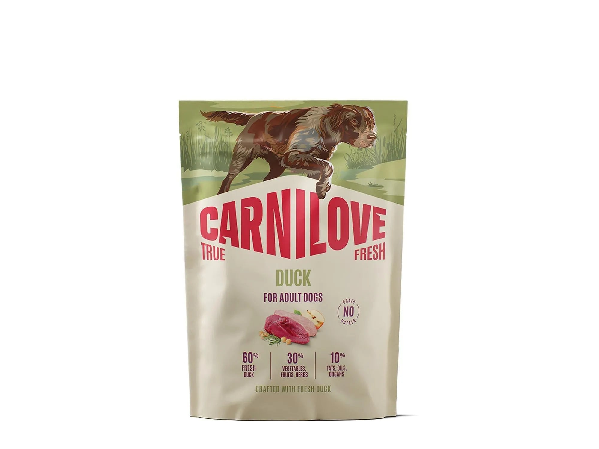 Carnilove True Fresh Duck hundefôr i beige pose med brun hund, andekjøtt og grønnsaker.