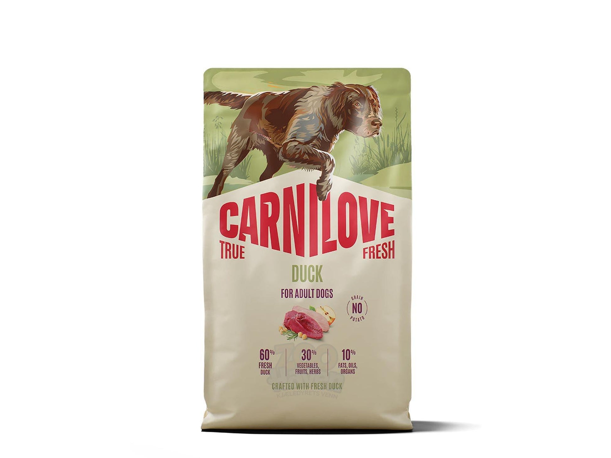 Carnilove True Fresh Duck hundefôr i en stor, grønn pose med bilde av en brun hund.