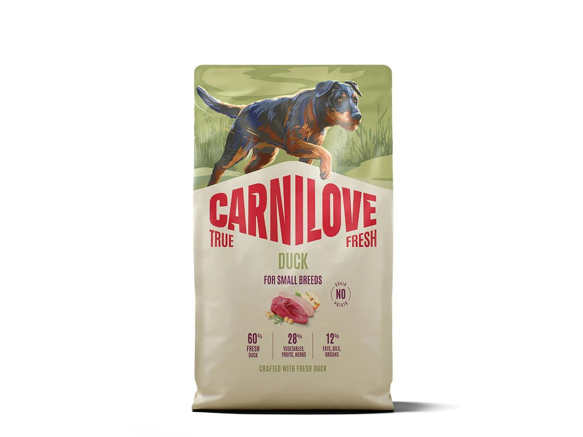 Carnilove True Fresh Duck hundefôr for små raser, hvit pose med and og grønnsaker.