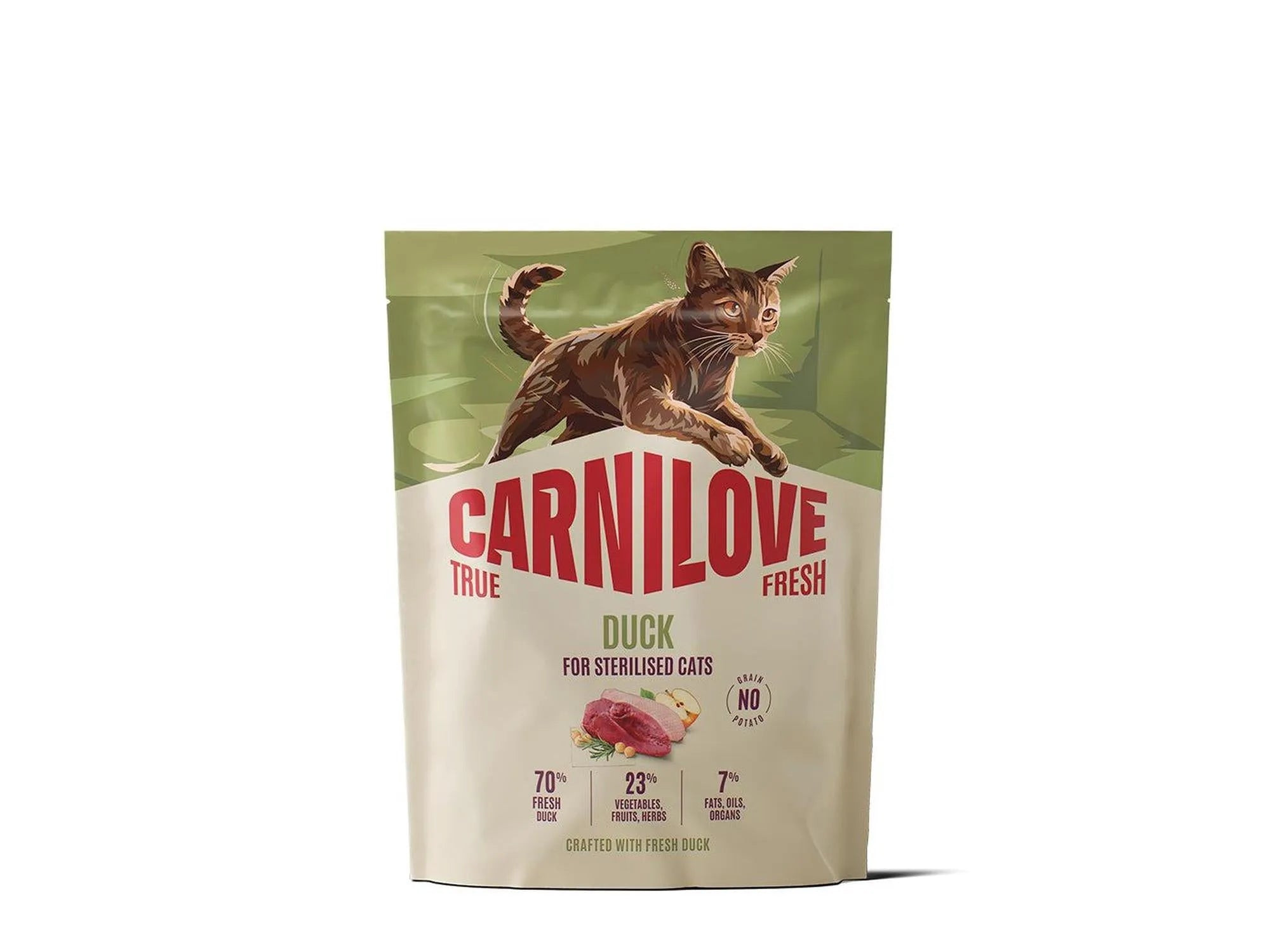 Carnilove True Fresh Duck for Sterilised Cats tørrfôr i en beige og grønn pose med en brun katt.