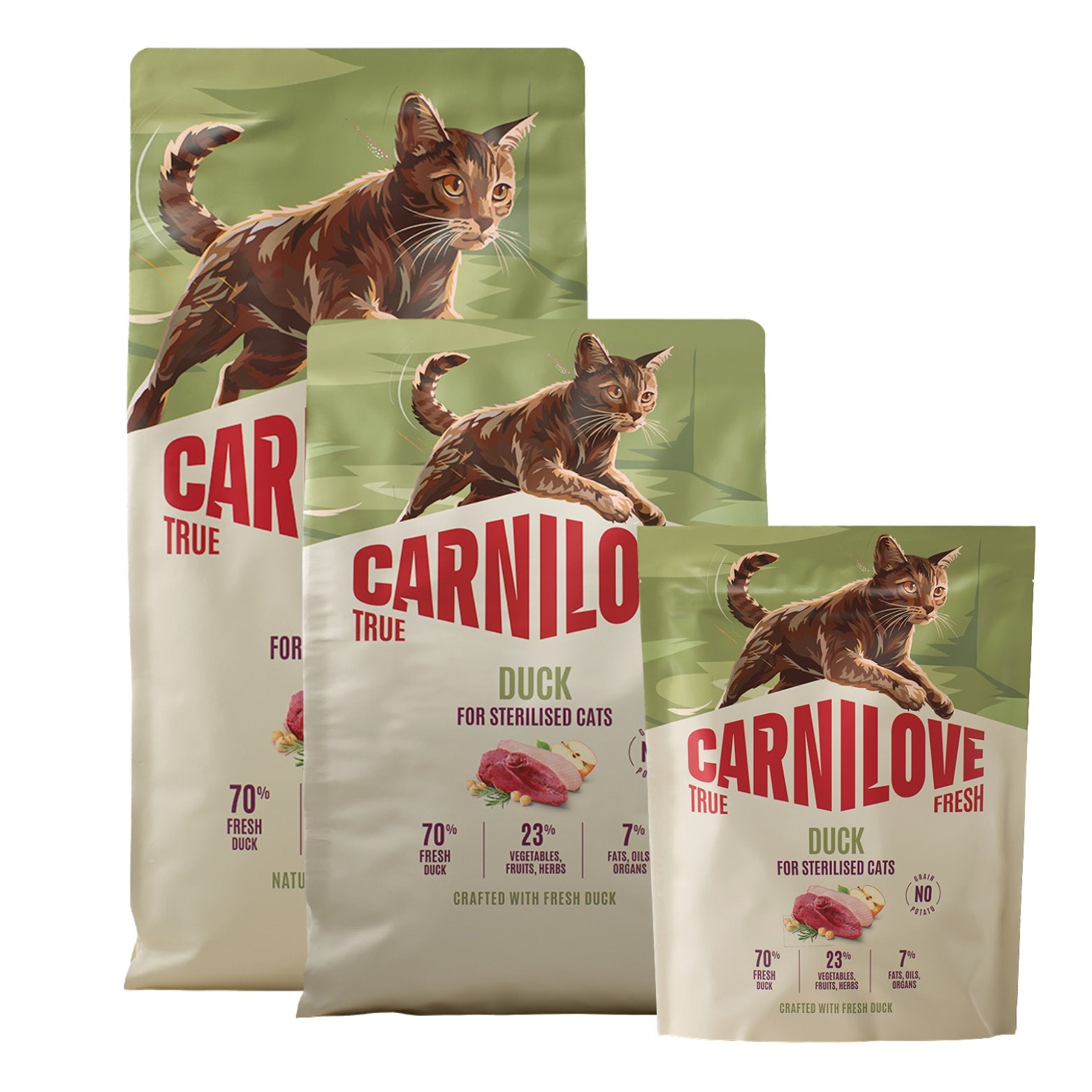 Tre grønne og hvite poser med Carnilove True Fresh Duck kattefôr for steriliserte katter, med en brun katt på.