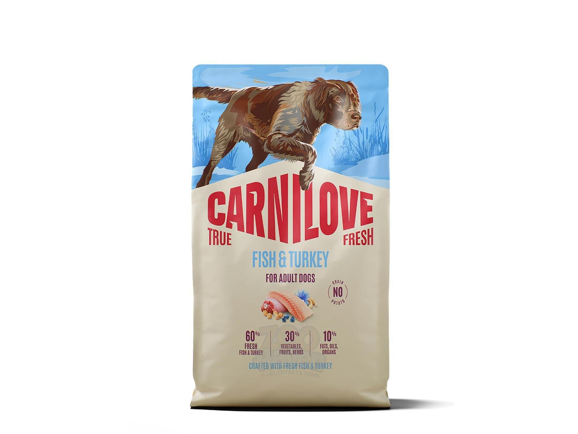 Carnilove True Fresh Fish & Turkey hundefôr i hvit og blå pose med bilde av hund og ingredienser.