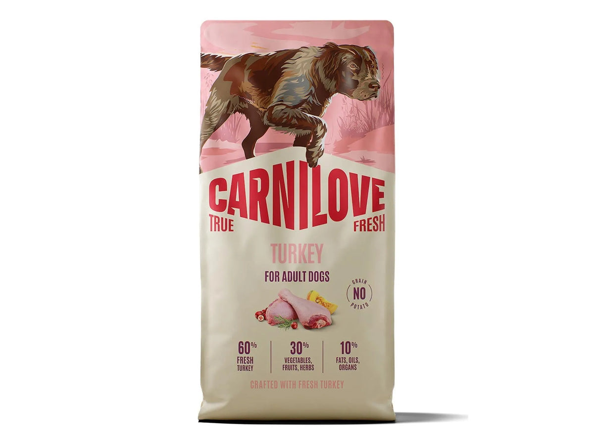 Carnilove True Fresh Turkey hundefôr i en hvit og rosa pose med bilde av en hund og kalkunlår.