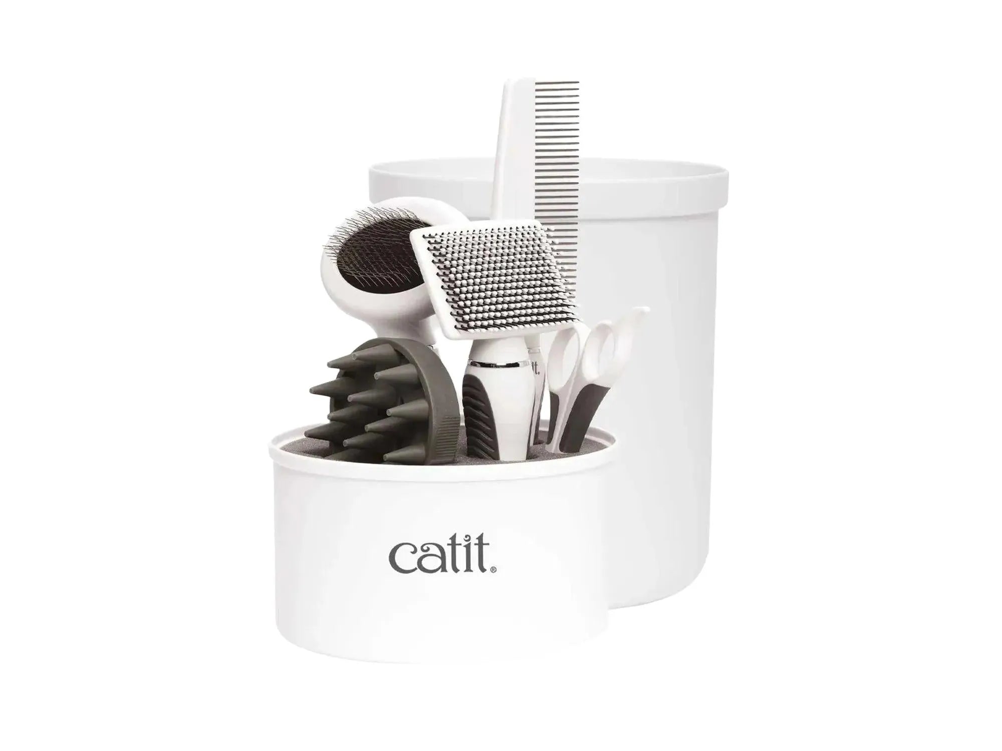 Catit Grooming Kit for korthåret katt, et hvitt sett med børster, kam, klosaks og massasjebørste i en holder.