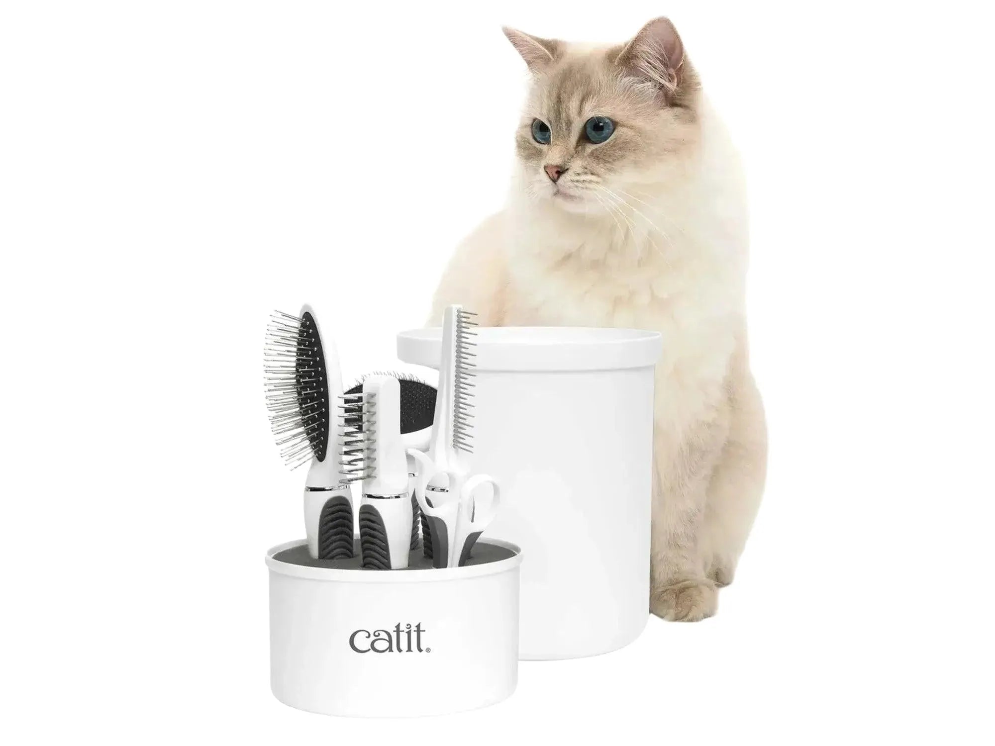 Catit Langhåret Grooming Kit: hvitt sett med børster, kam, klosaks i en beholder, med en langhåret katt.