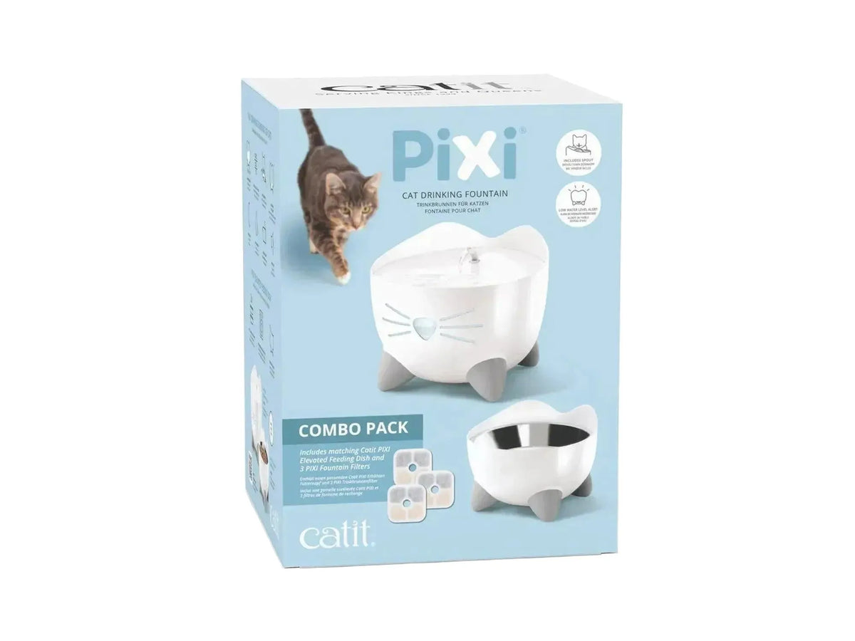 Hvit Catit PIXI vannfontene og matskål sett i eske, med en katt som går mot fontenen.