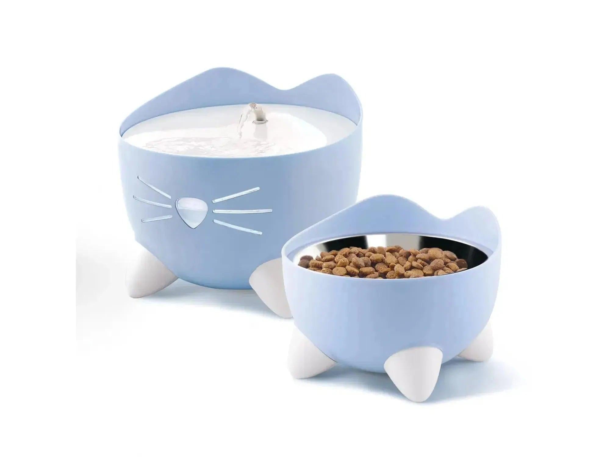 Lysblått Catit PIXI vannfontene og matskål sett i plast, med kattedesign og stålskål.