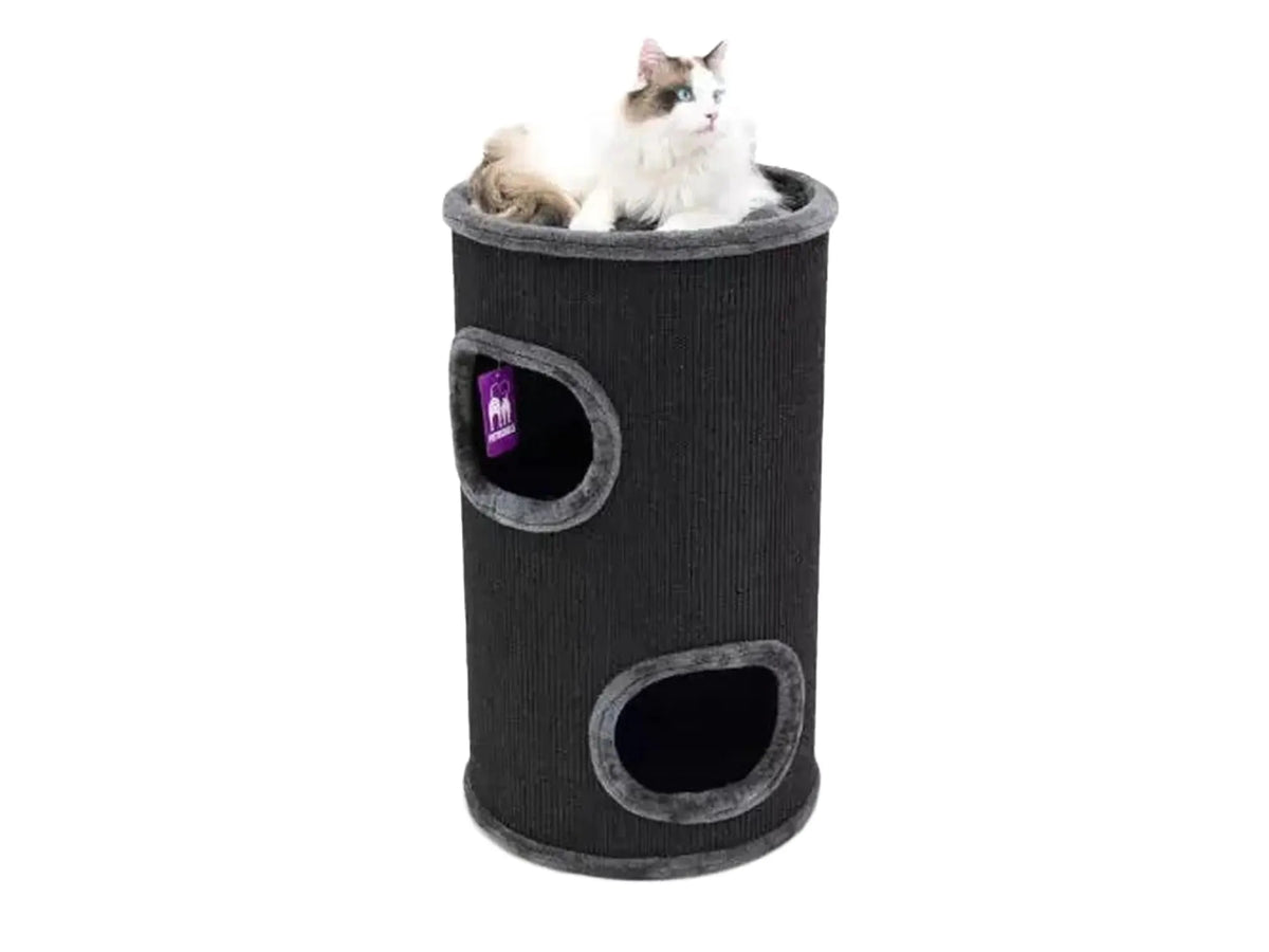 Svart sisal kloretønne med to huler og en katt som ligger på toppen.