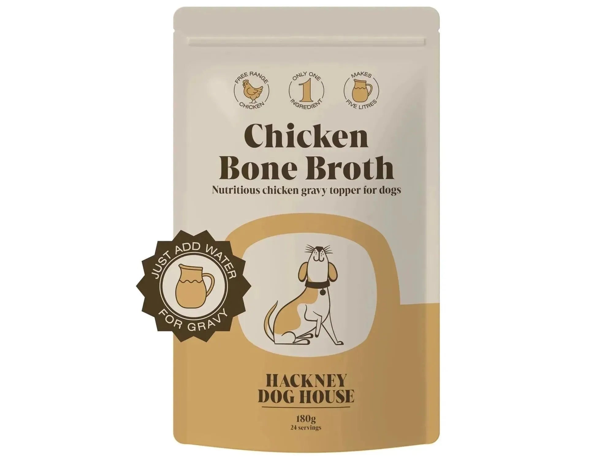 Hvit pose med Hackney Dog House Chicken Bone Broth for hunder, 180g, med illustrasjon av hund og gravy.