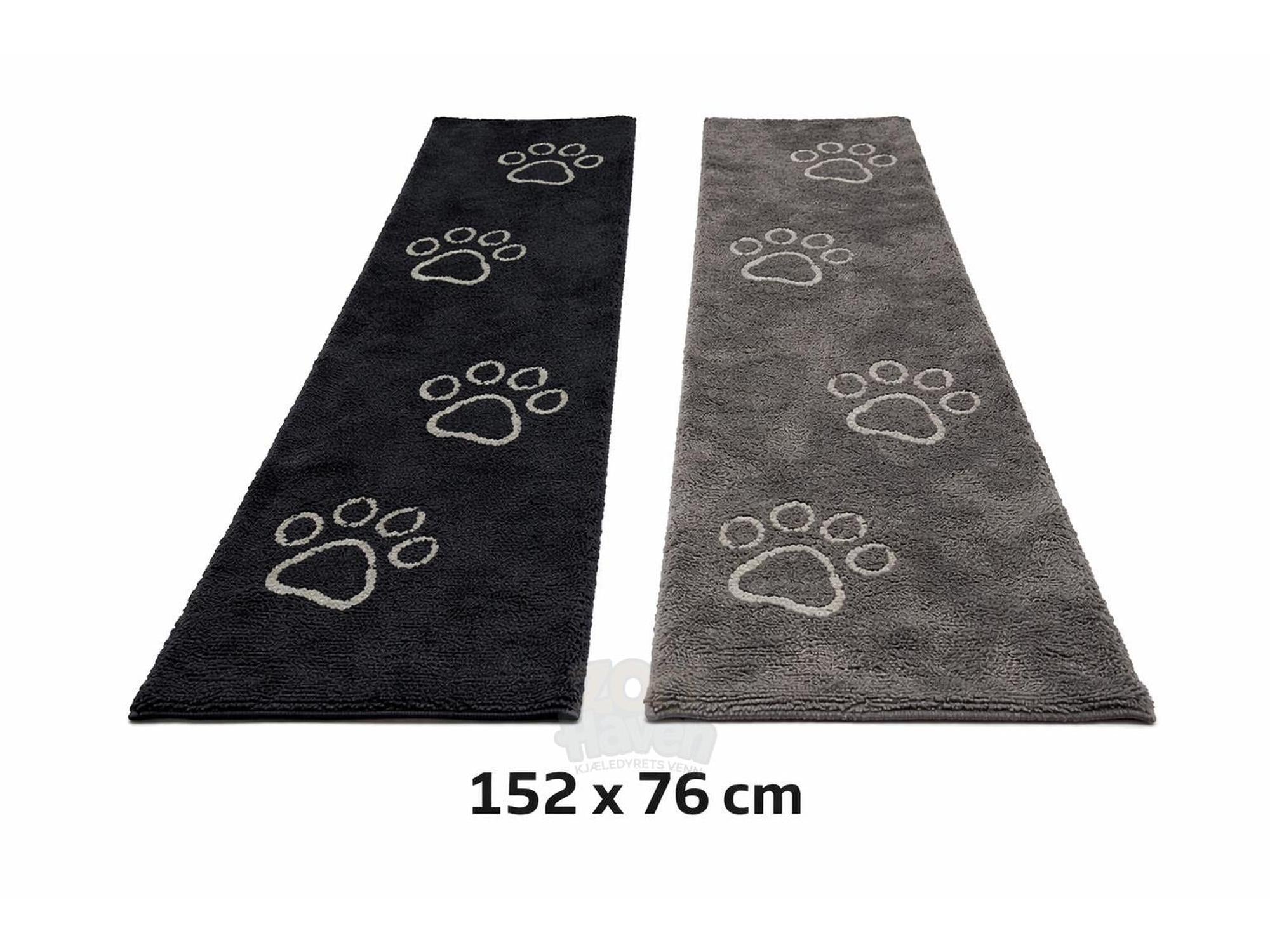 XL Dog Gone Smart Dirty Dog Doormat i svart og grå med hvite potetrykk, 152x76cm.