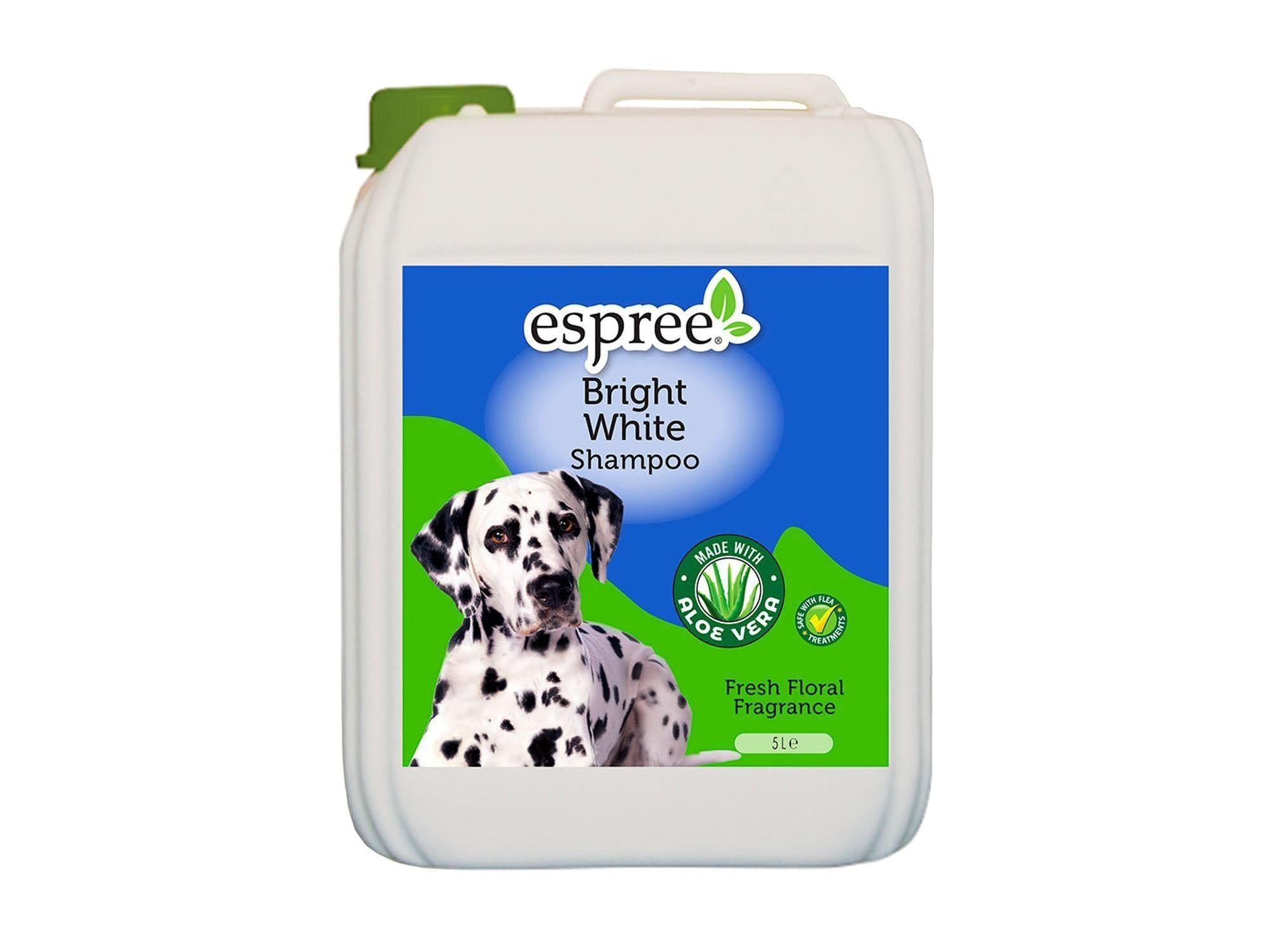 Hvit 5L Espree Bright White hundesjampo med dalmatiner og grønn/blå etikett.