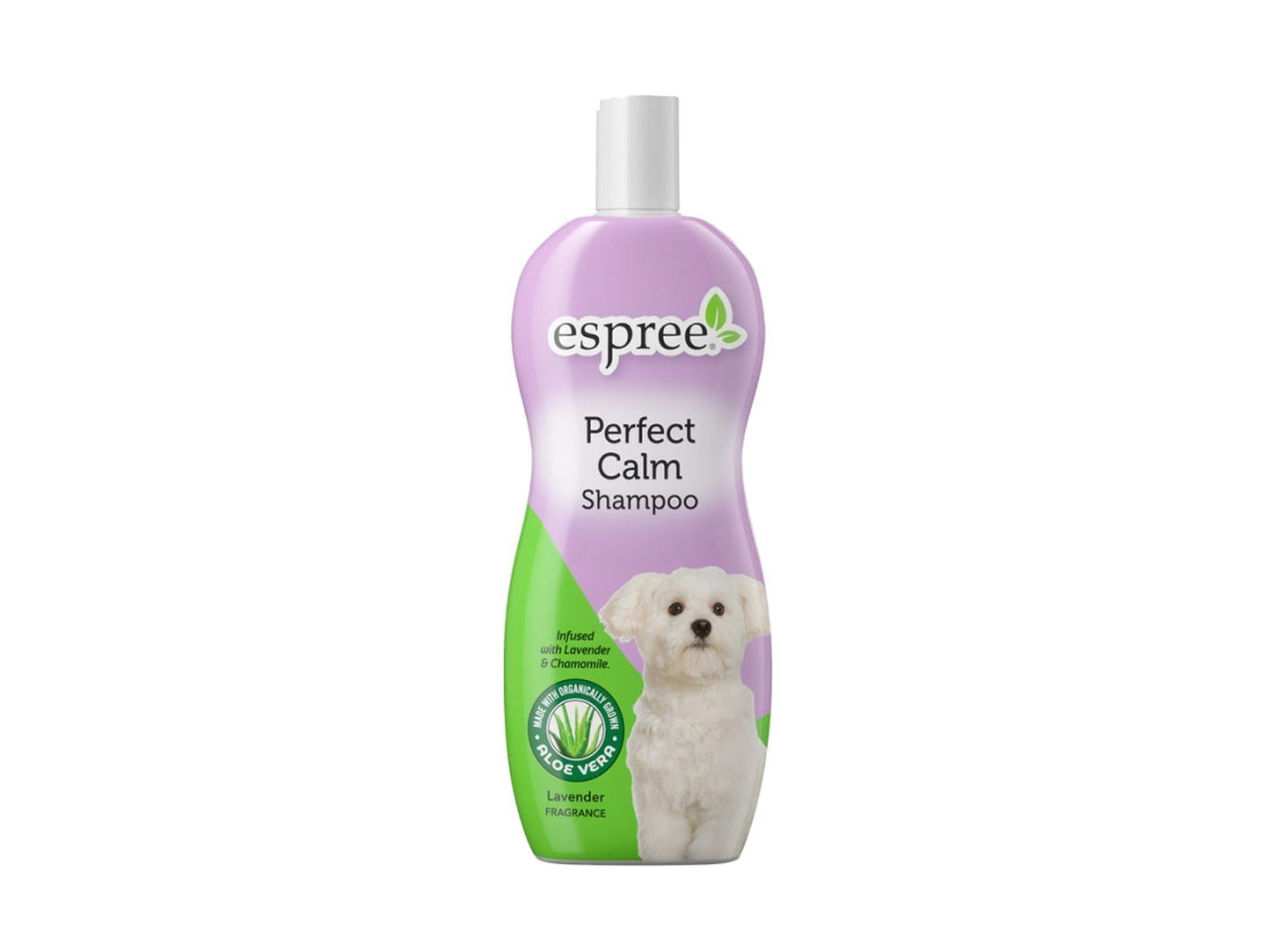 Espree Perfect Calm Lavender & Chamomile hundesjampo, 355 ml, i lilla og grønn flaske med bilde av en hvit hund.