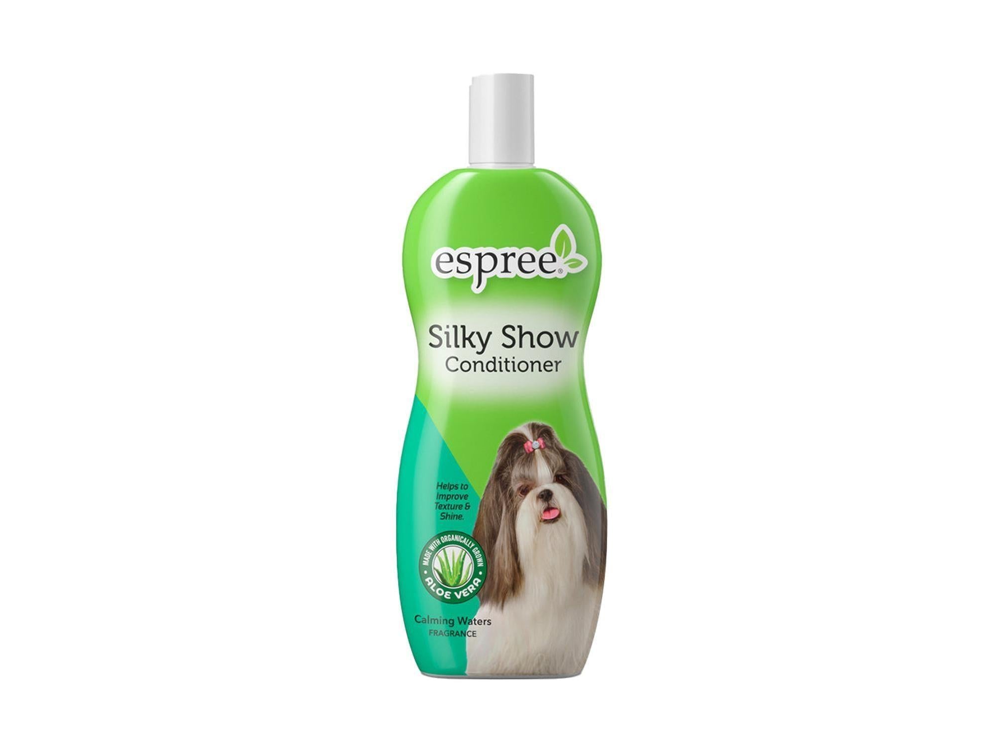 Grønn Espree Silky Show Conditioner hundebalsamflaske med bilde av en Shih Tzu.