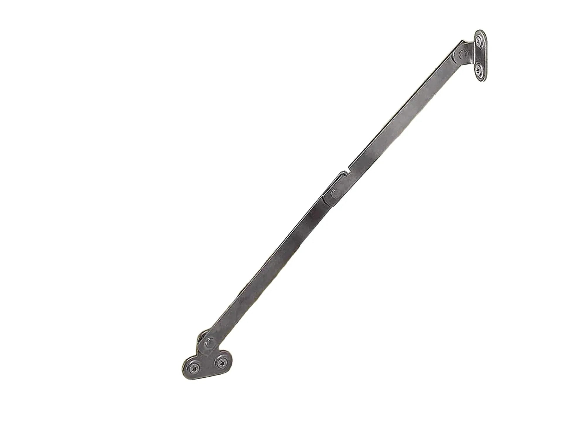 Nærbilde av Ferplast Ranch 160 kaninbur i tre, med en metallhengsle som holder taket åpent.