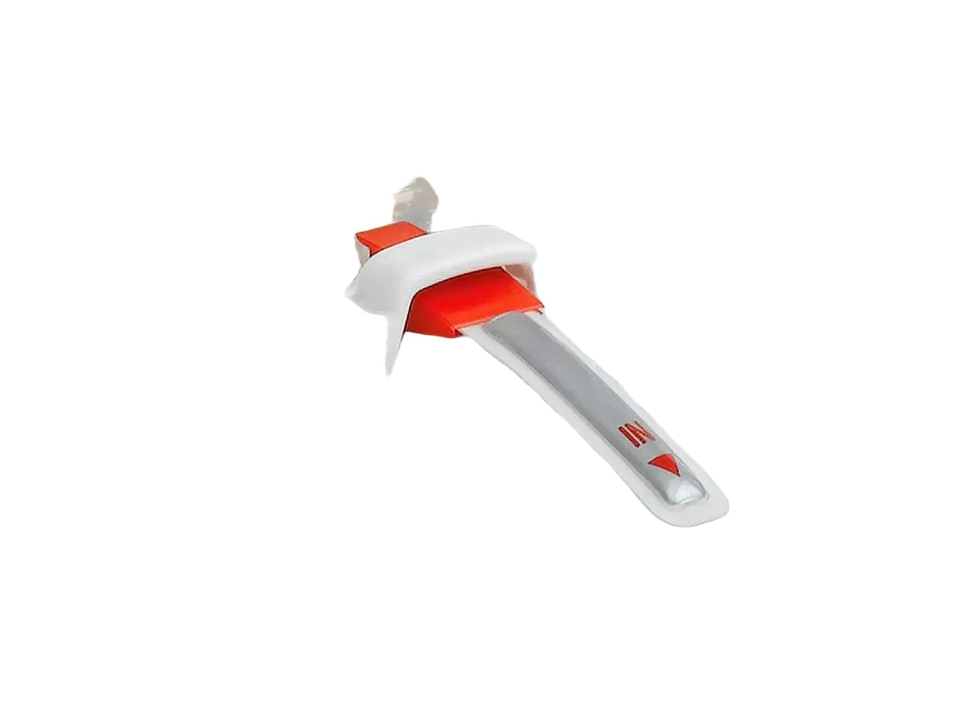 Hvit Ferplast Swing Microchip katteluke med røde låsehendler og 4-veis kontrollsystem.