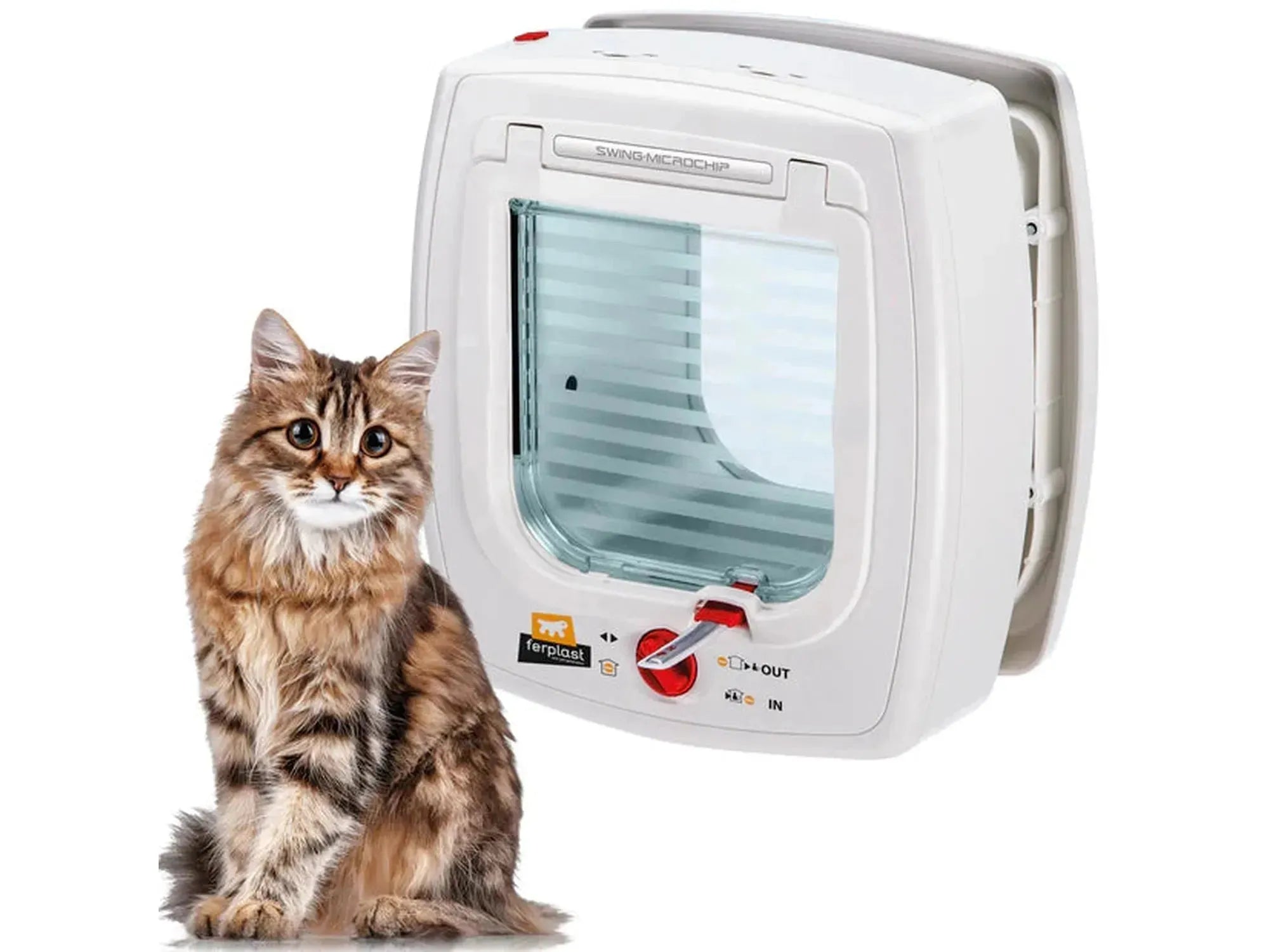 Hvit Ferplast Swing Microchip katteluke med en brunstripet katt ved siden av.