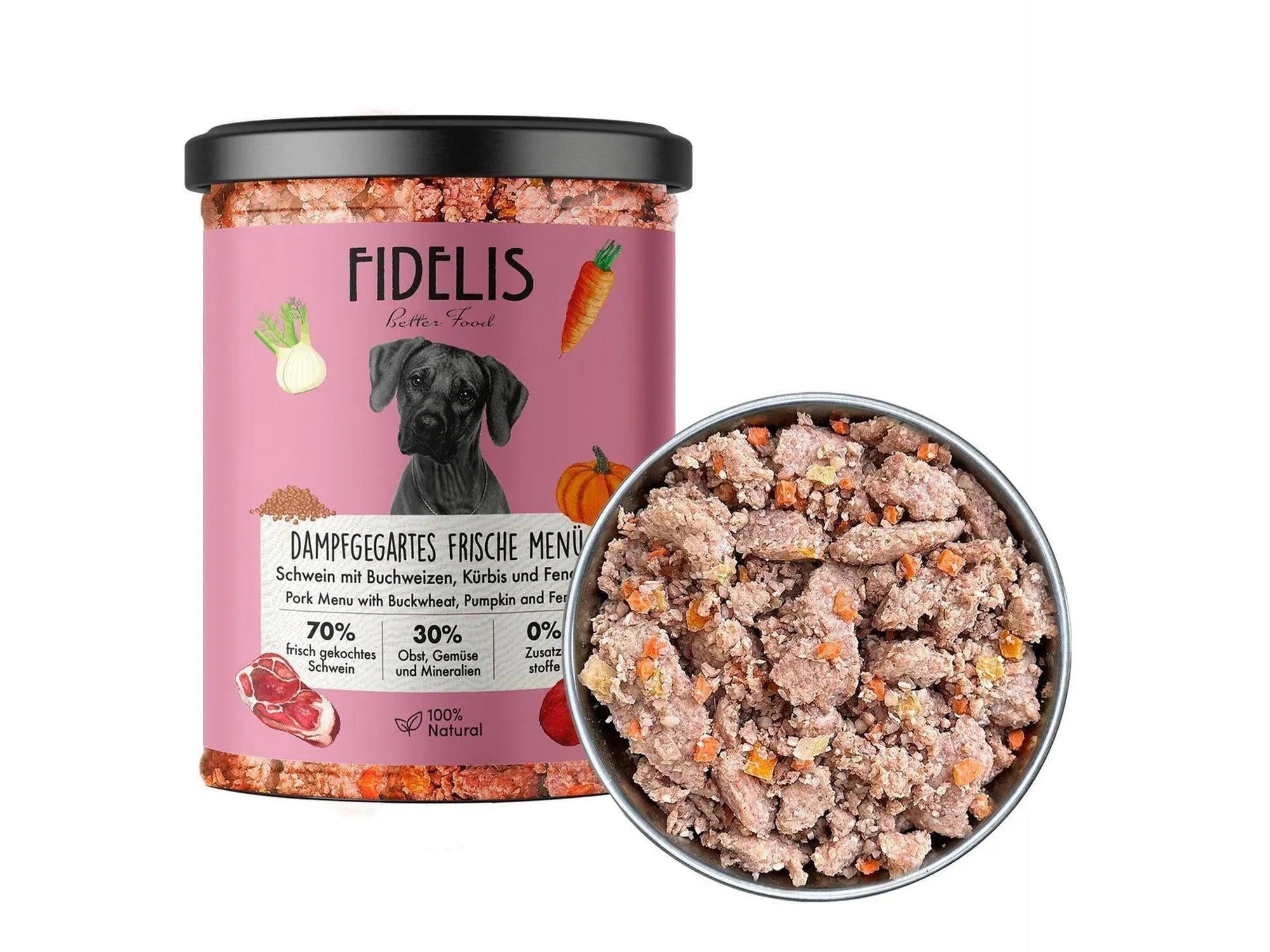 Fidelis Frische Menü Svin 400g våtfôr i glasskrukke med rosa etikett og en skål med fôret.
