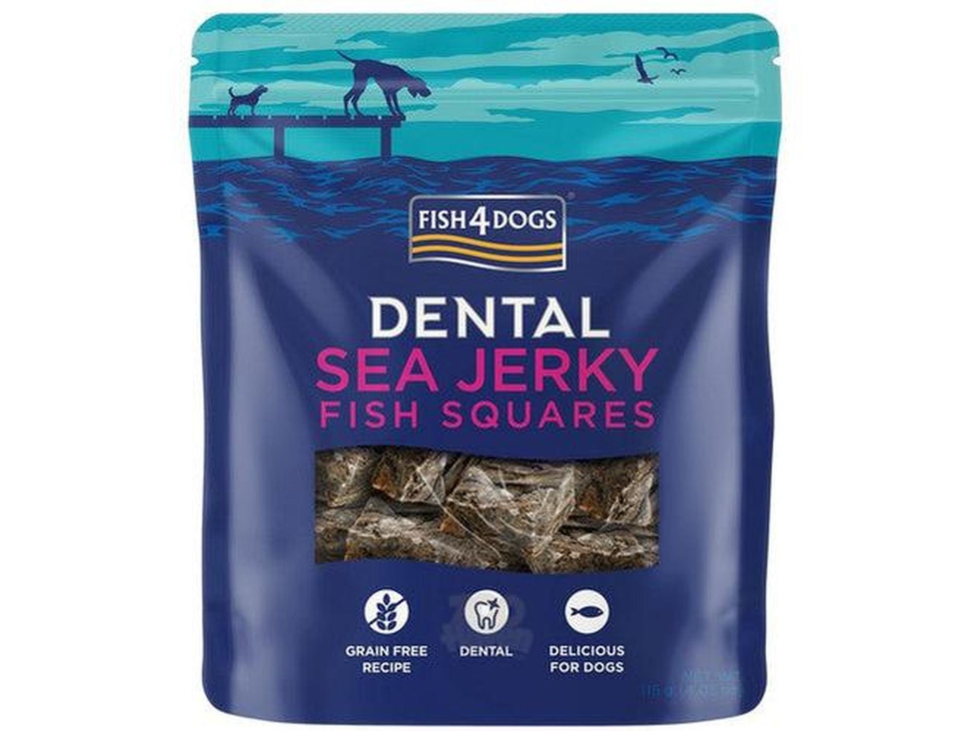 Fish4Dogs Dental Sea Jerky Fish Squares i blå pose med fiskeskinnbiter.