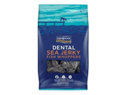 Fish4Dogs Dental Sea Jerky Fish Whoppers 500g pose med mørke fiskeskinn-tyggegodbiter.