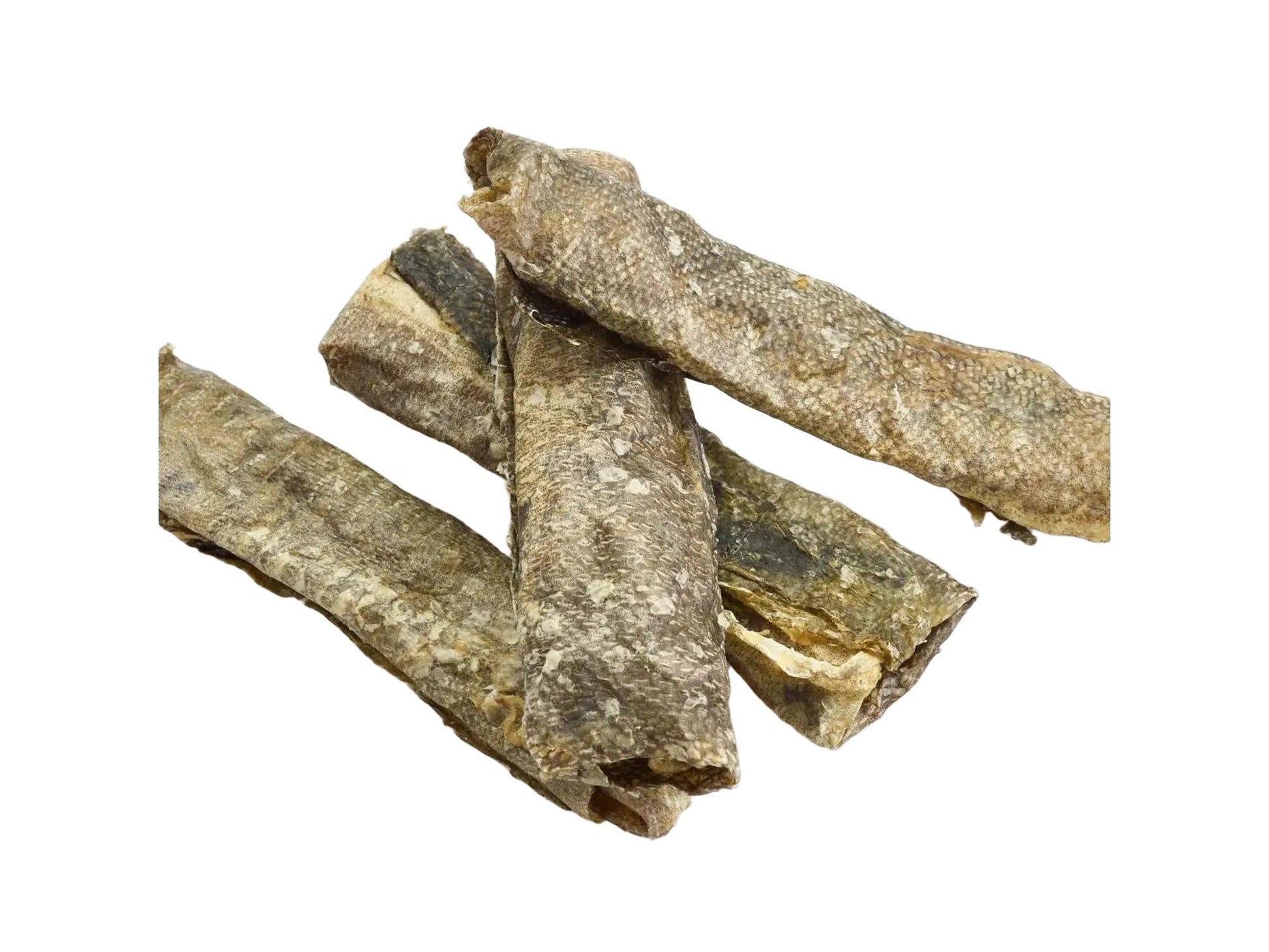 Fish4Dogs Sea Jerky Fish Strips: fire tørkede, grove fiskeskinn-tyggegodbiter på hvit bakgrunn.