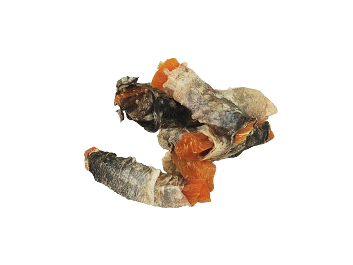 Fish4Dogs Sweet Potato Fish Wraps: hundegodbiter med oransje søtpotet pakket i grå fiskeskinn.