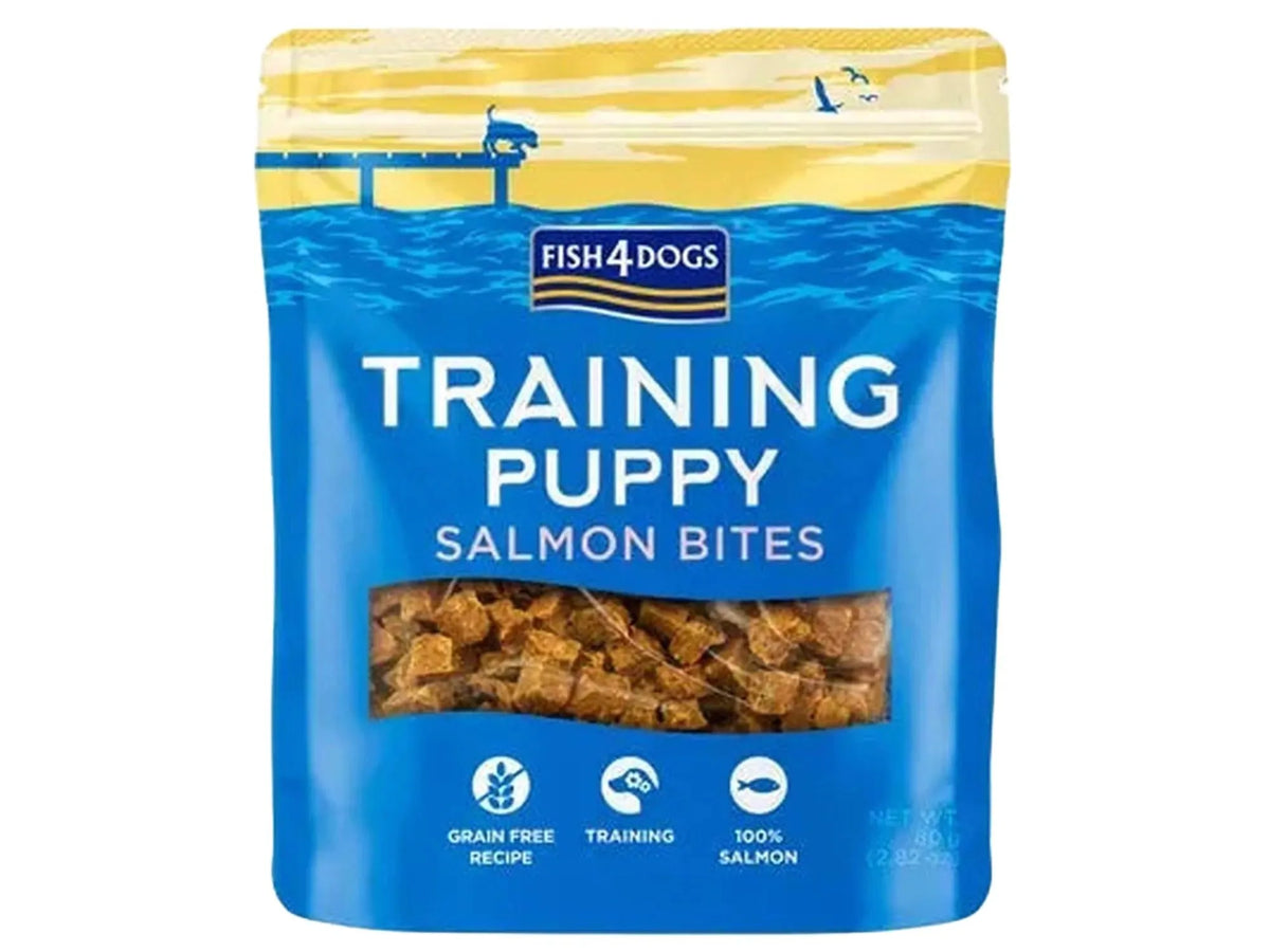 Blå Fish4Dogs Training Puppy Salmon Bites 80g pose med synlige laksebiter og maritimt design.