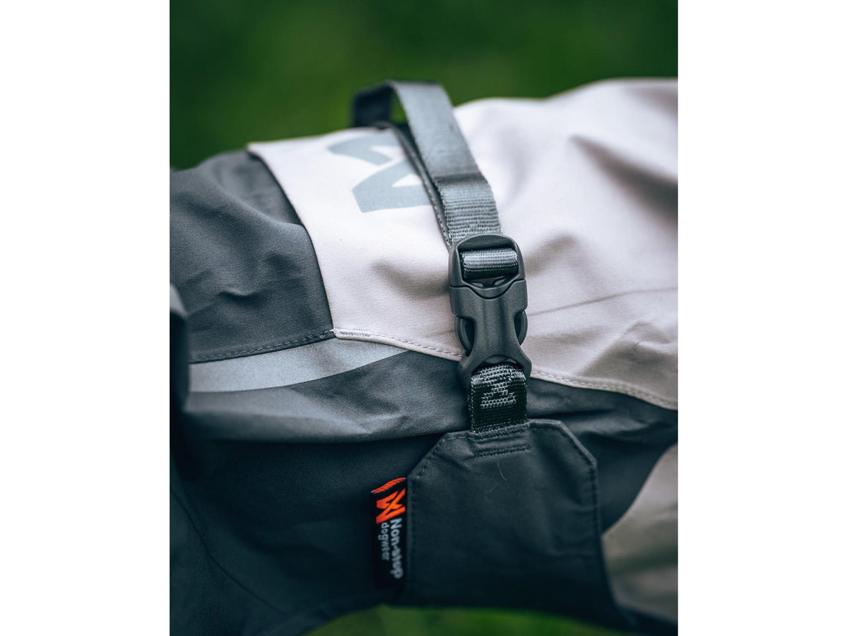 Non-stop dogwear Fjord raincoat 2.0 regndekke – Grå