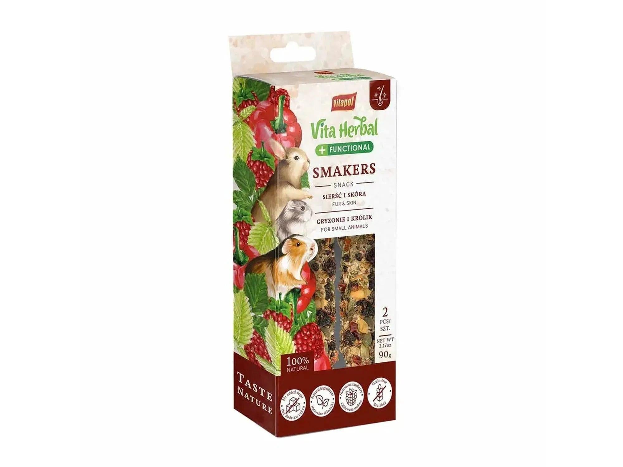 Hvit og grønn eske med Vita Herbal Functional Smakers for gnagere, 90g, med bilde av kaniner og frukt.