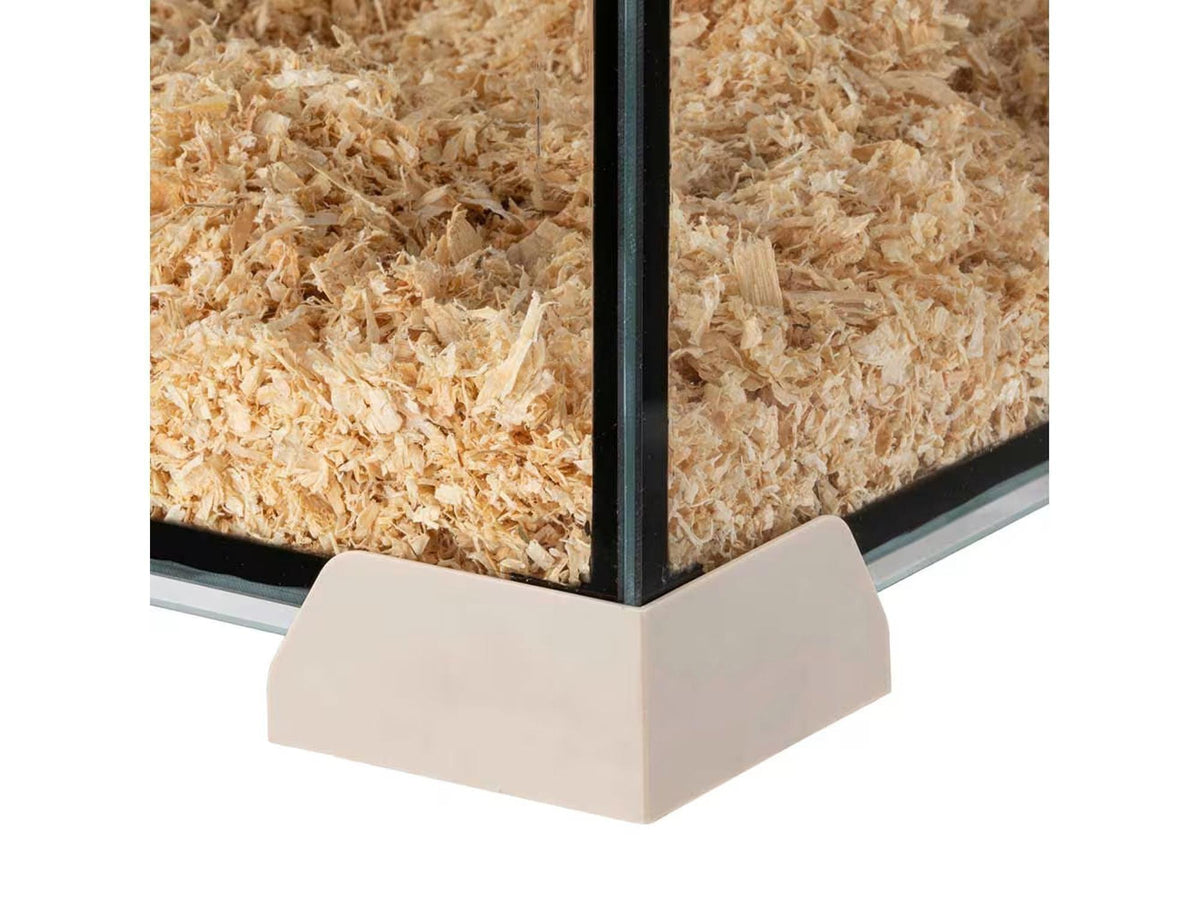 Hamsterbur Karat 120 med glassbunn og sponfyll, beige hjørnefeste.