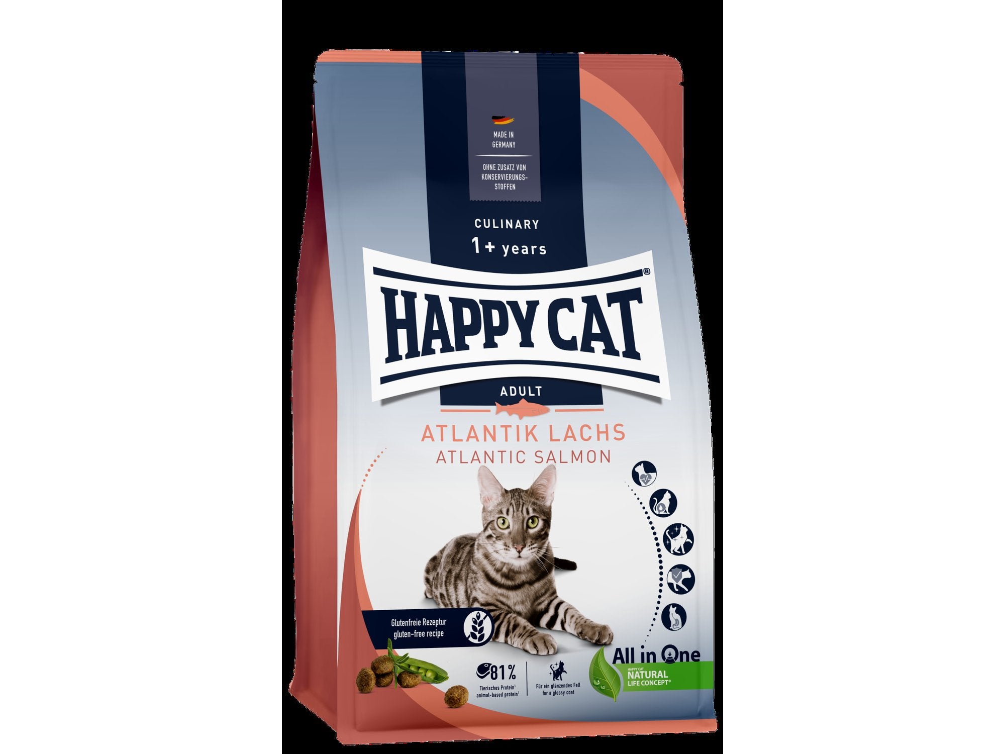 Happy Cat Culinary Adult Atlantik-Laks 1,3kg kattematpose med grå tabbykatt, laks og erter.