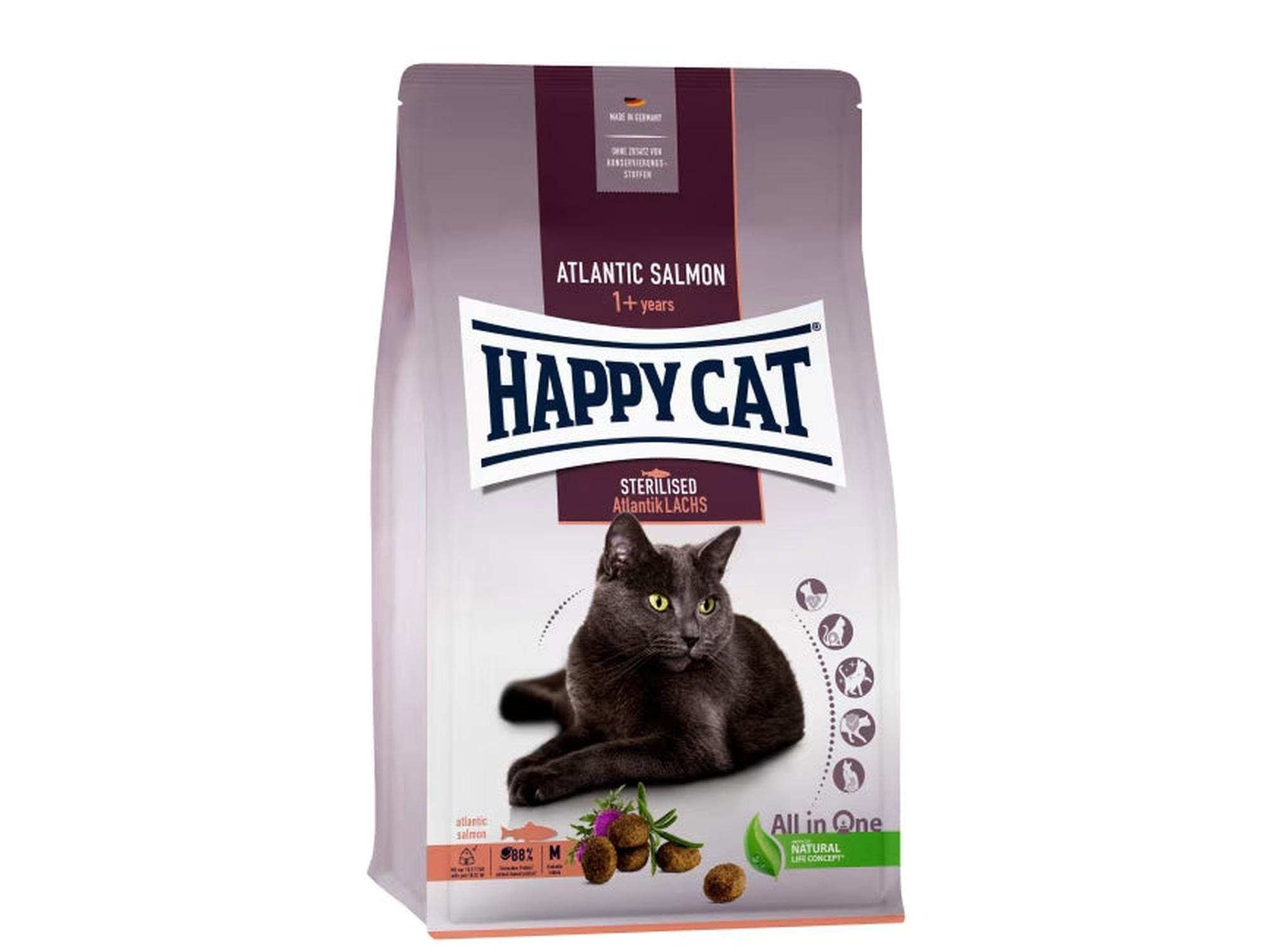Happy Cat Sterilised Adult Atlantik-Laks kattemat i grå pose med bilde av en mørk katt.