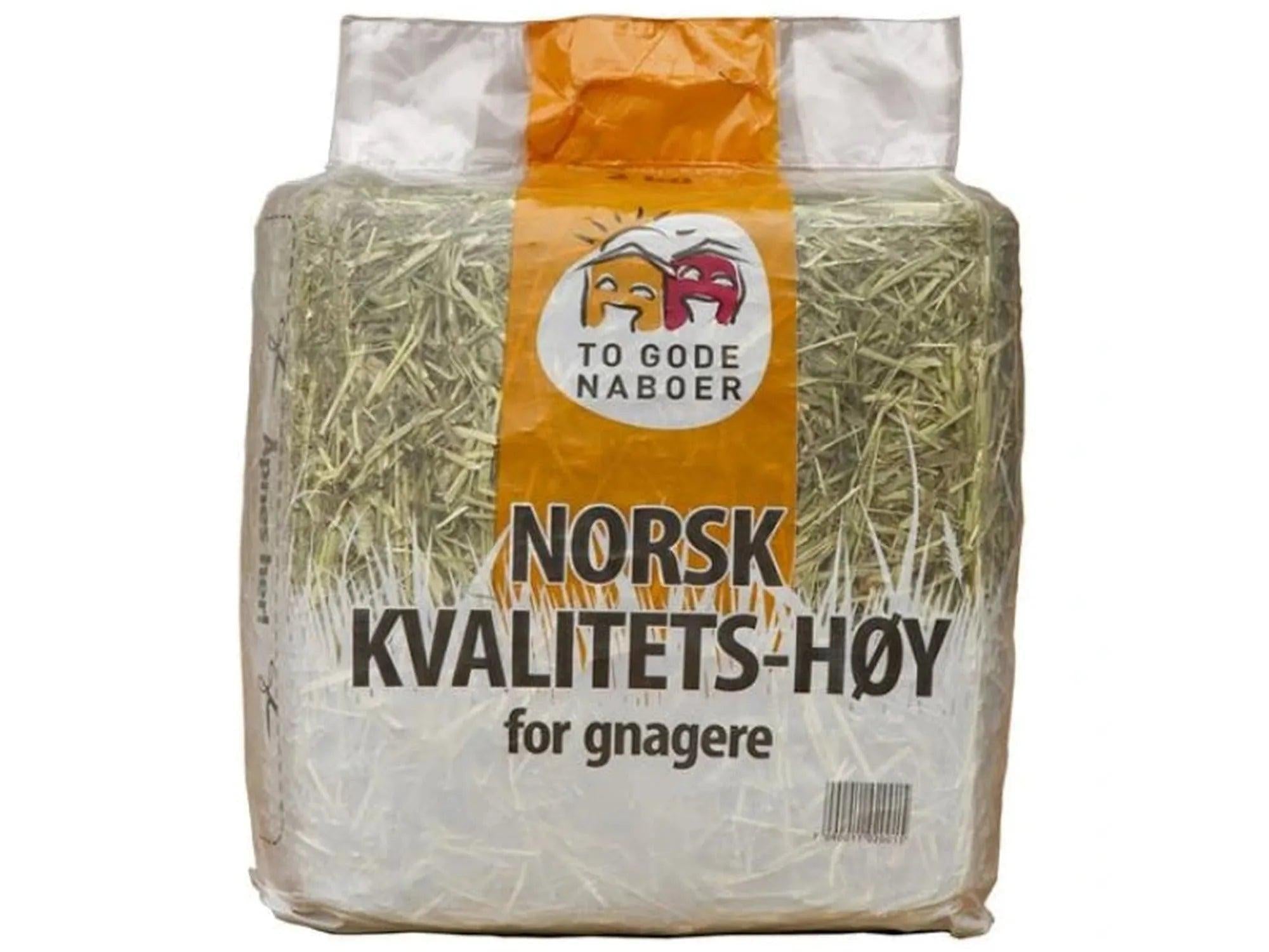 To Gode Naboer 2 kg norsk kvalitetshøy for gnagere i klar plastpose med oransje topp.