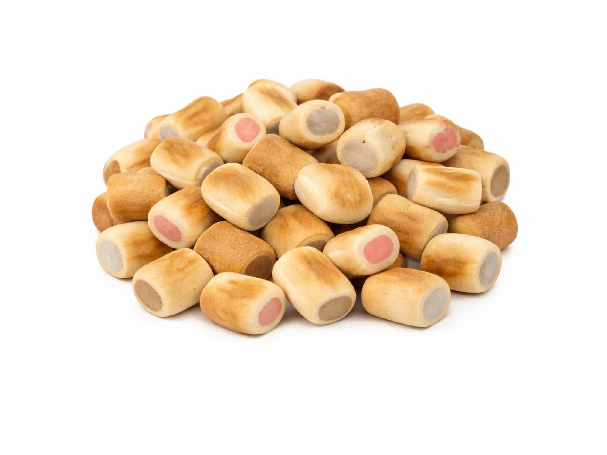 Hundekjeks Marrow Mix: En haug med sylindriske, lysebrune kjeks med synlig rosa og beige fyll.