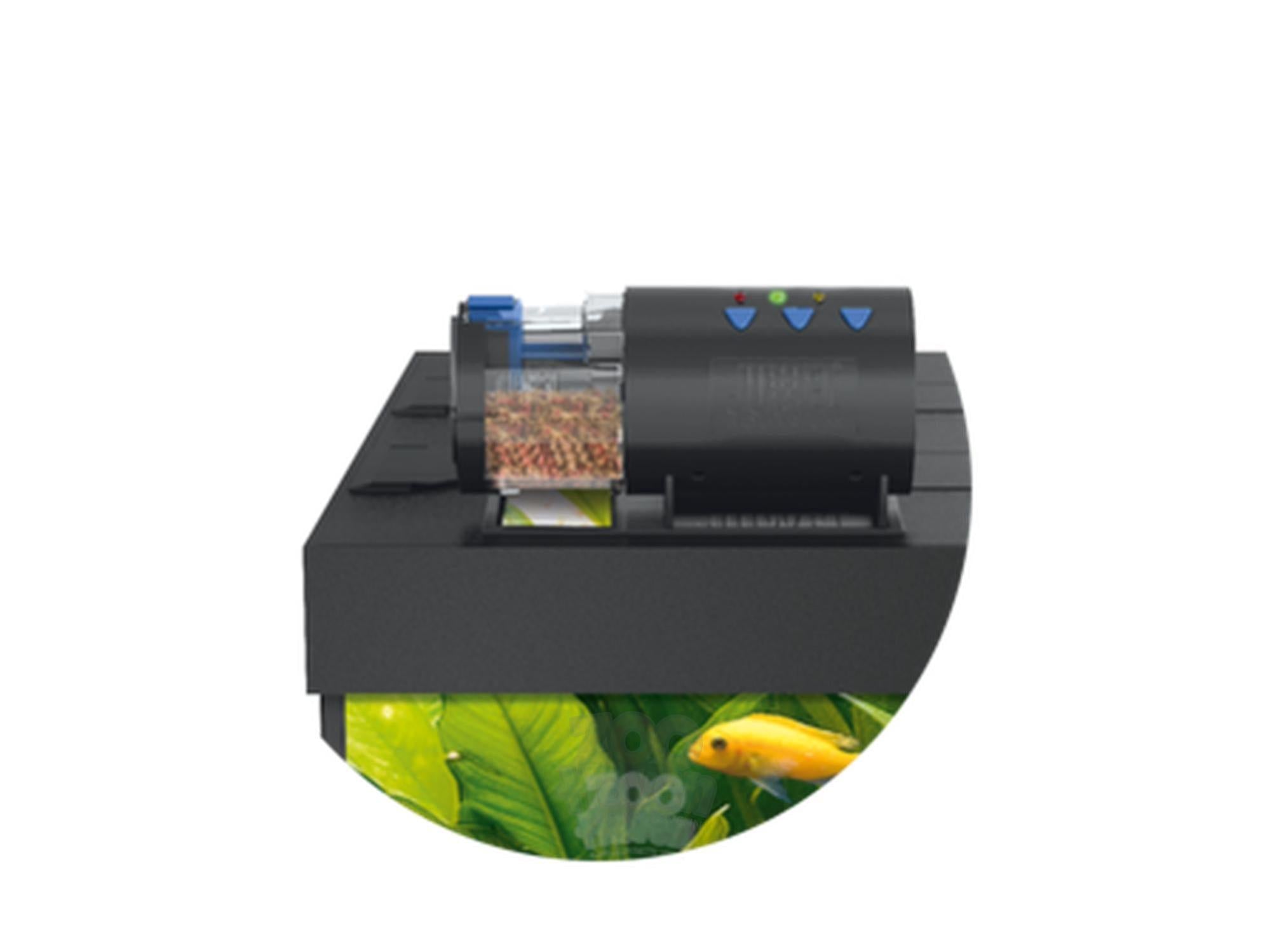 JUWEL EasyFeed fôrautomat montert på akvarium