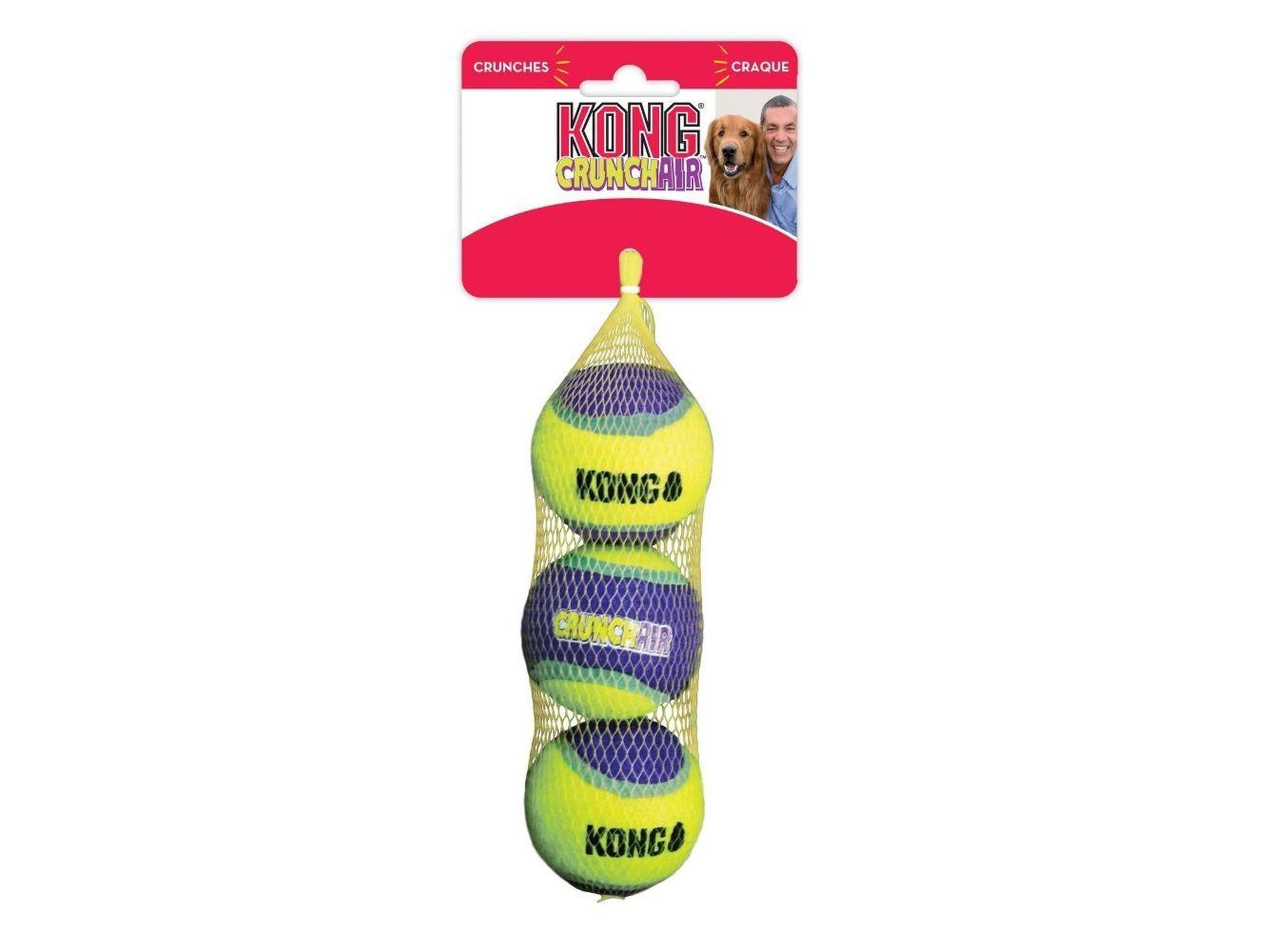 KONG Crunch Air Ball hundeleke, 3 stk gule og lilla tennisball-lignende baller i nett.