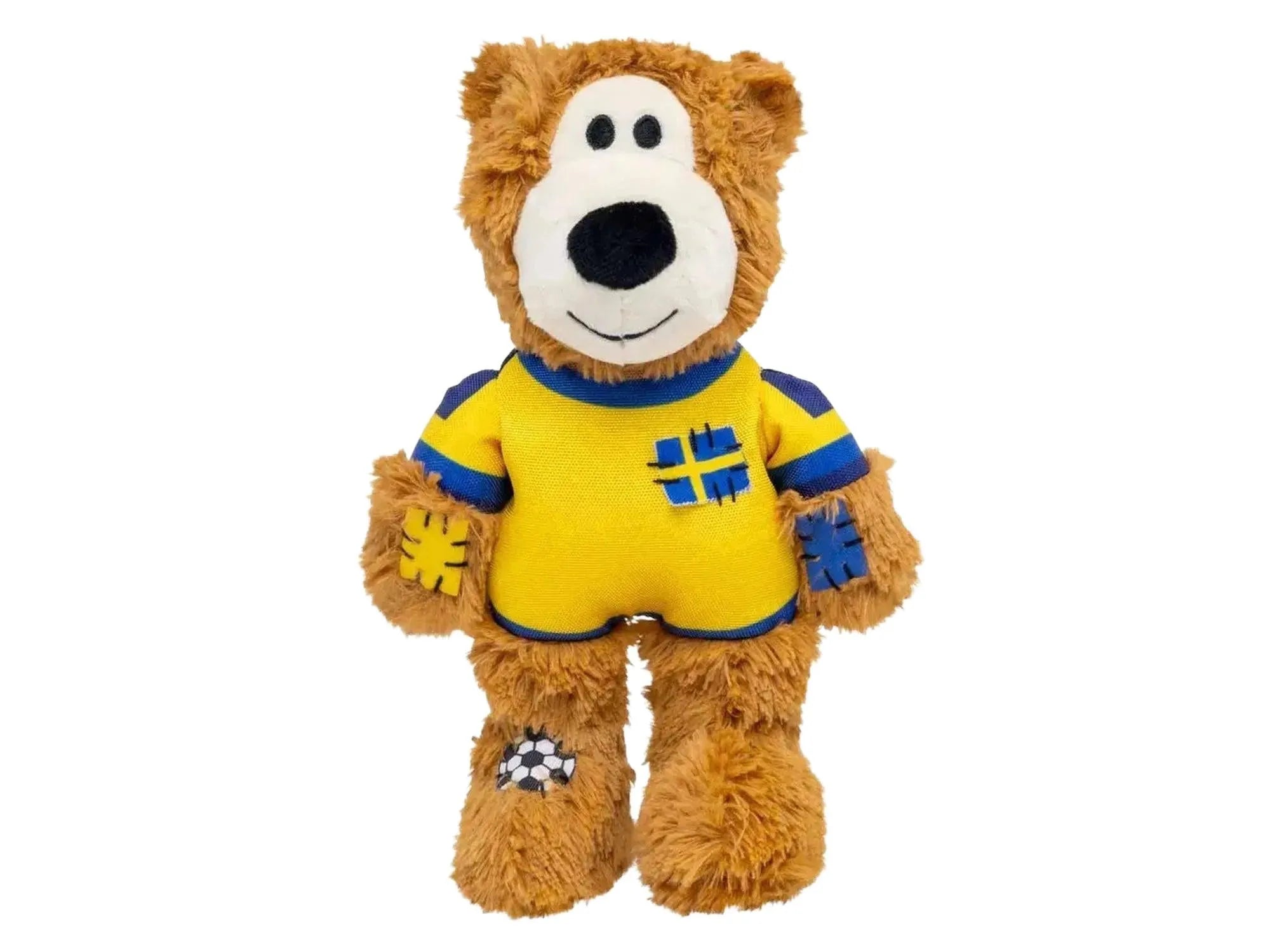 KONG Wild Knots Bear plysj hundeleke i brun, gul og blå Sverige-drakt med fotball-lapp.