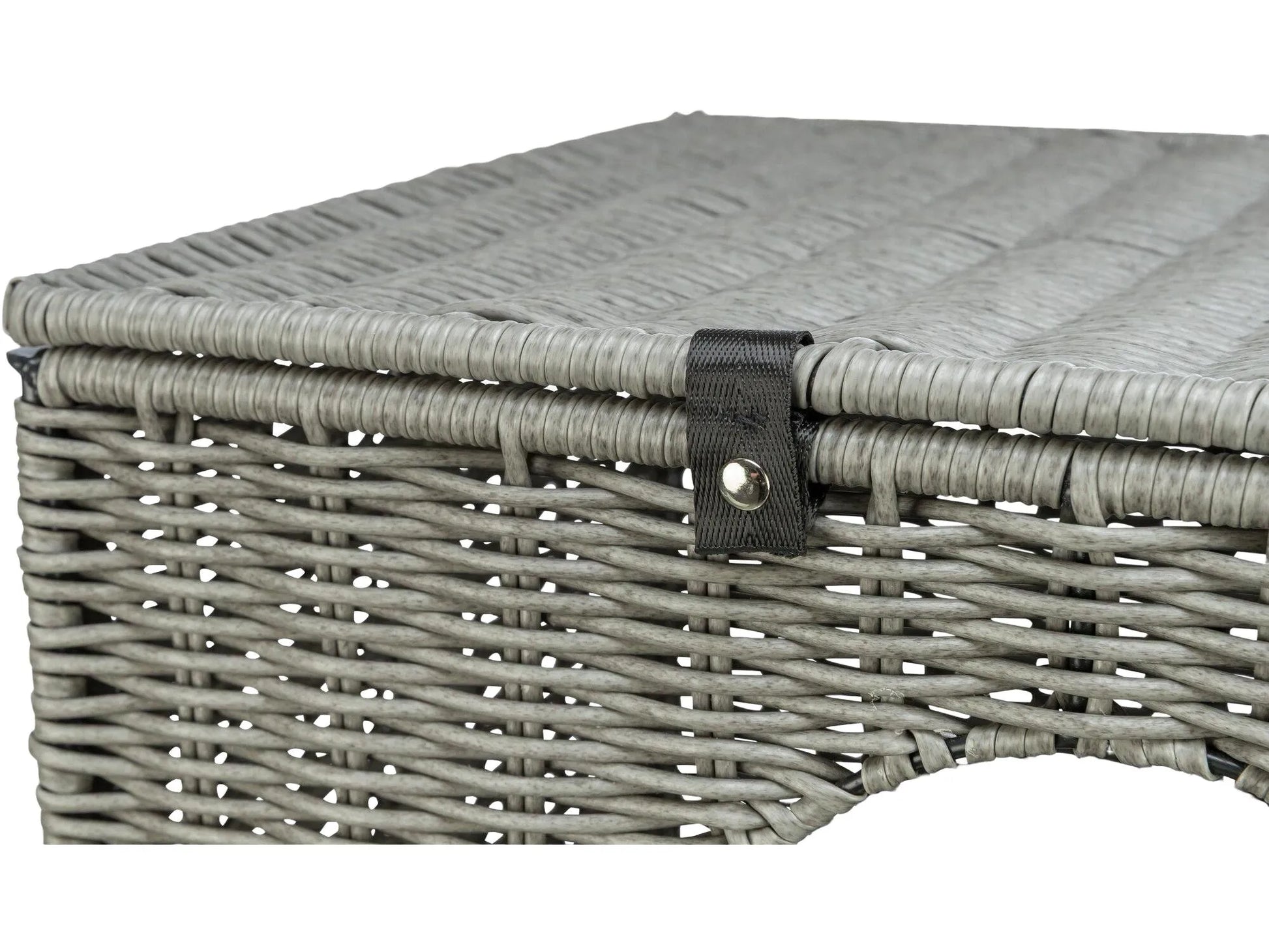 Grått, sammenleggbart kattemøbel i polyrattan med flettet design og svart stropp.