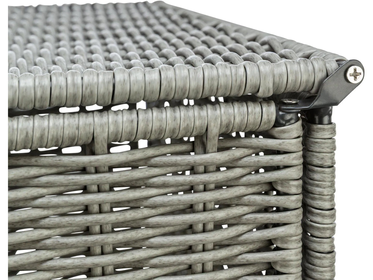 Grått sammenleggbart kattemøbel i polyrattan med flettet design og metallhengsler.