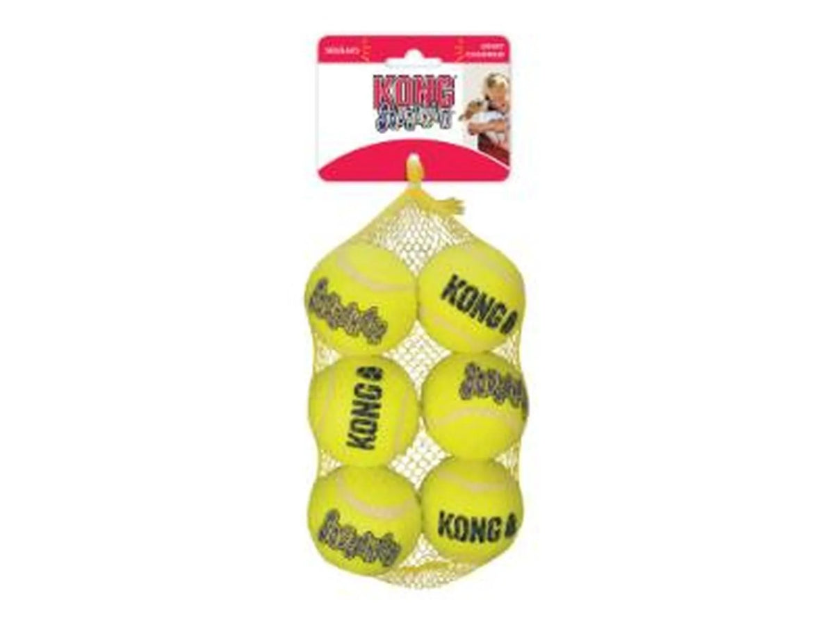 Seks gule Kong SqueakAir tennisballer i en nettpose, med Kong-logoen på hver ball.