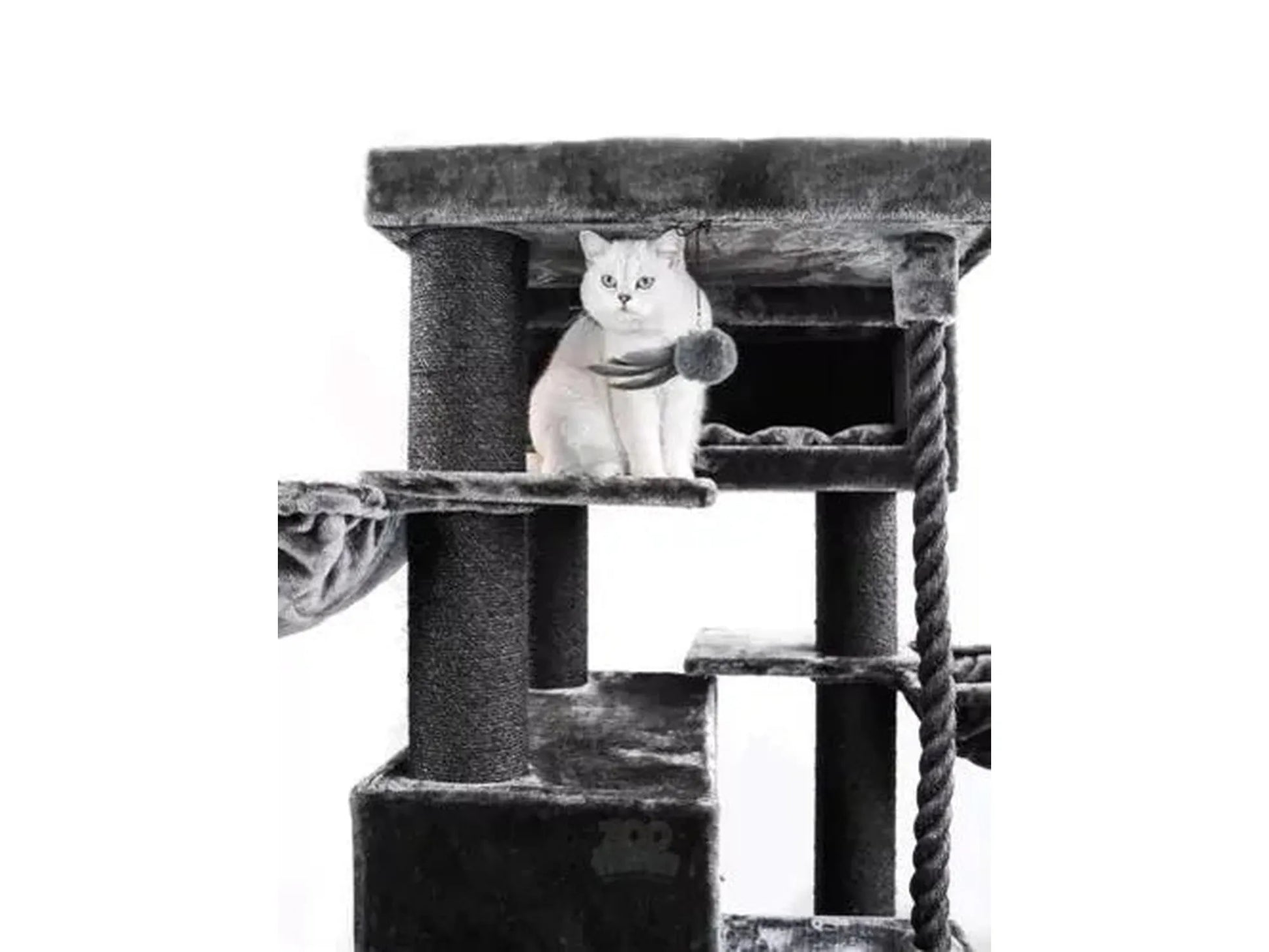 Grått, robust Petrebels Cat Tree Turnpike 200 med sisalstolper, huler og en hvit katt med leketøy.