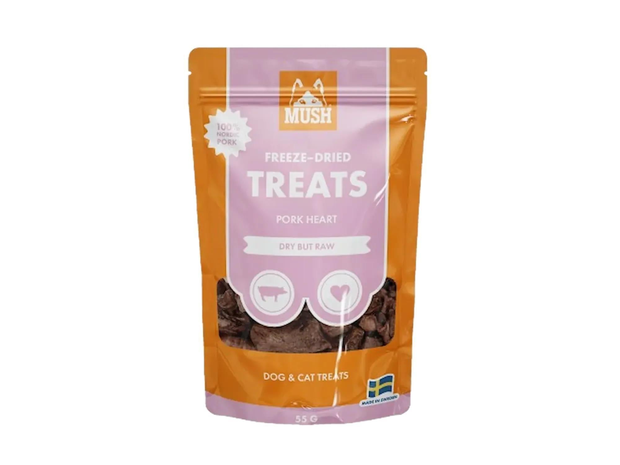 MUSH Freeze Dried Treats svinehjerte i oransje og lilla pose med synlige godbiter.