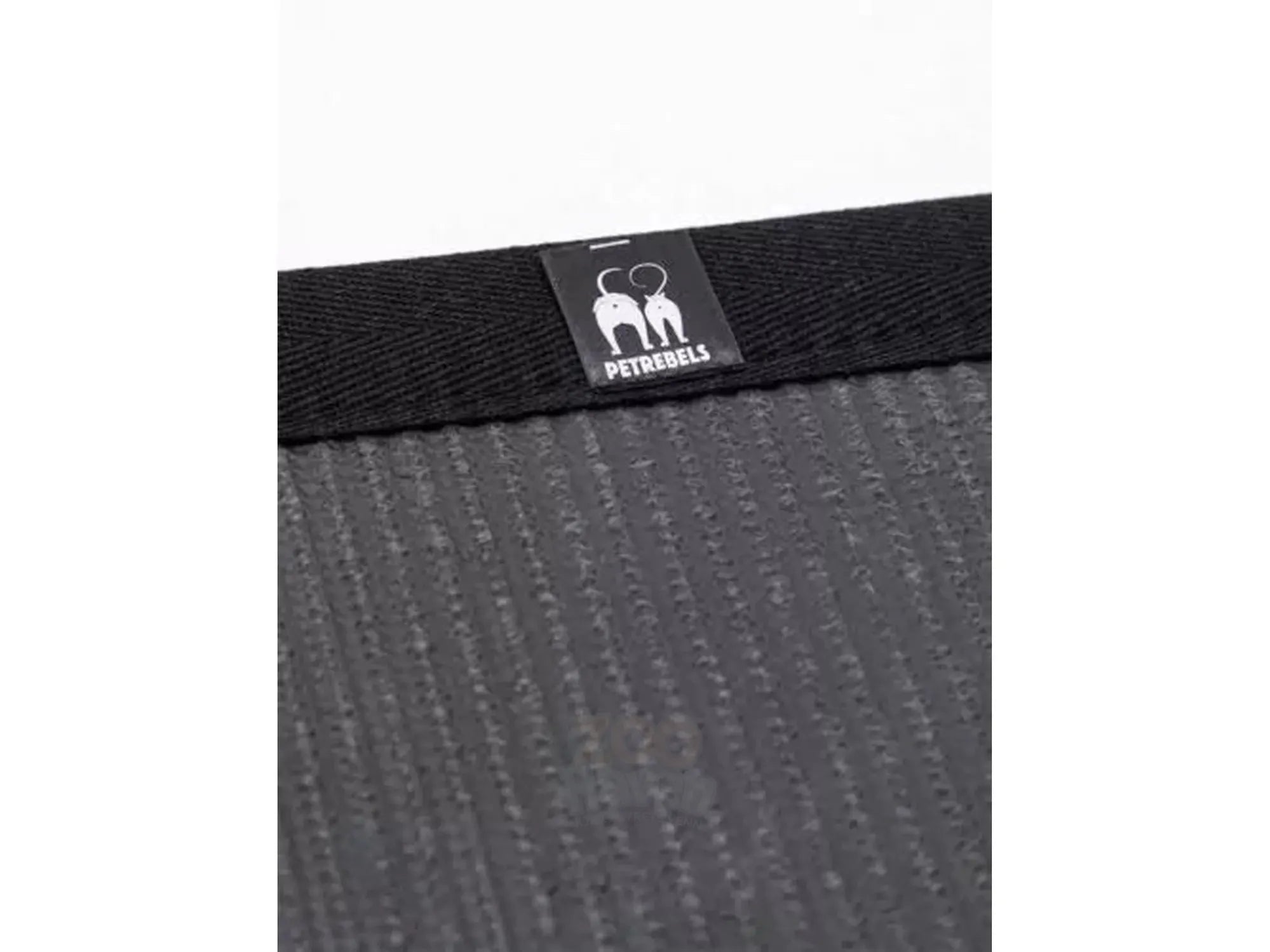 Mastermat 60 klorematte i mørk sisal med svart kant og Petrebels-logo.